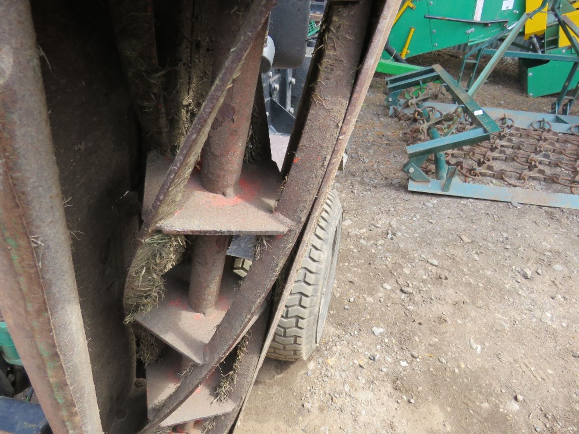 RANSOMES HIGHWAY 2130 4WD TRIPLE MOWER REG:SF08 PVU LOG BOOK TO APPLY FOR WHEN TESTED WAS SEEN TO - Image 6 of 7