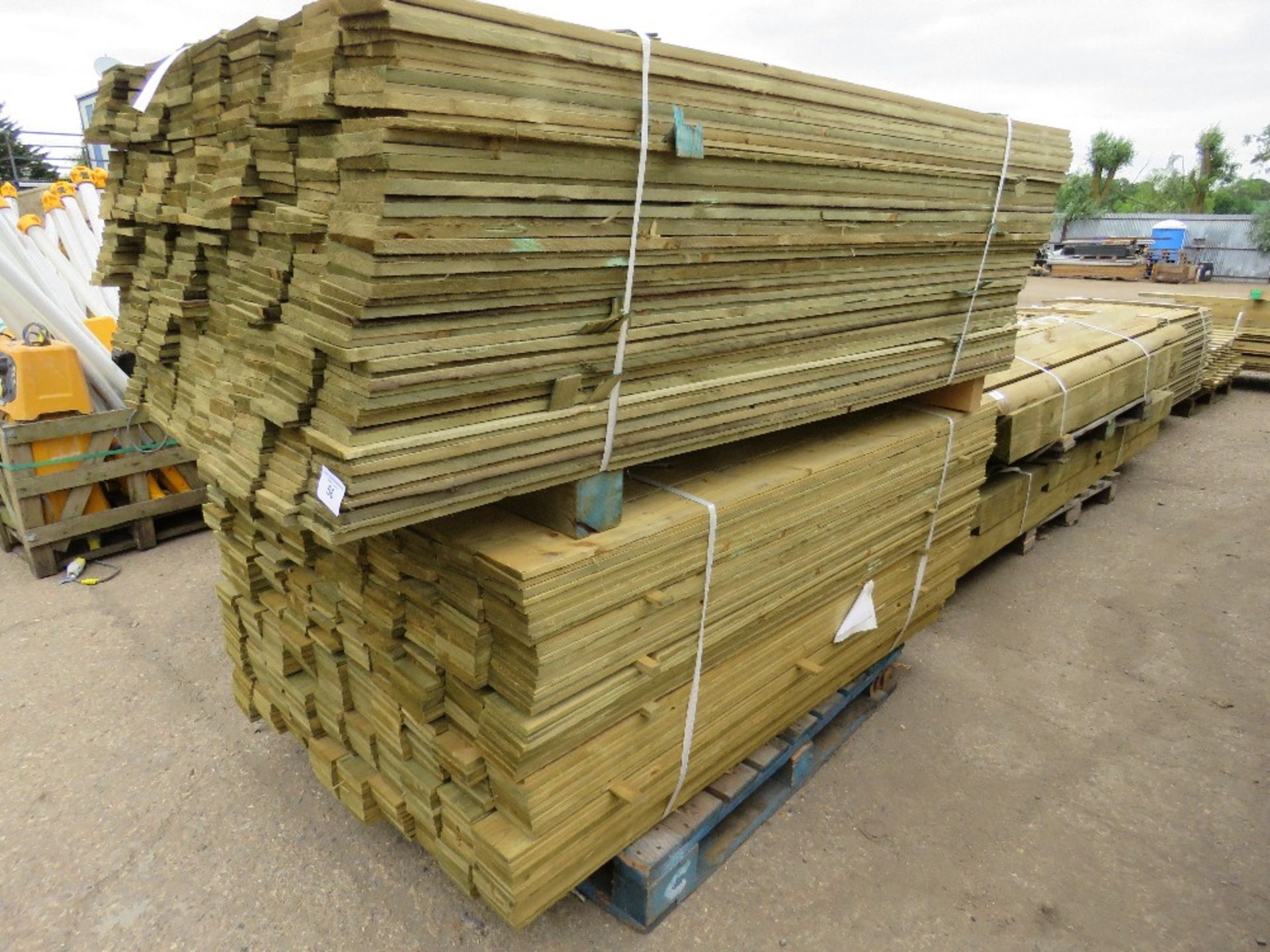 2 X PALLETS OF 1.65M AND 1.8MM LENGTH FEATHER EDGE TIMBER
