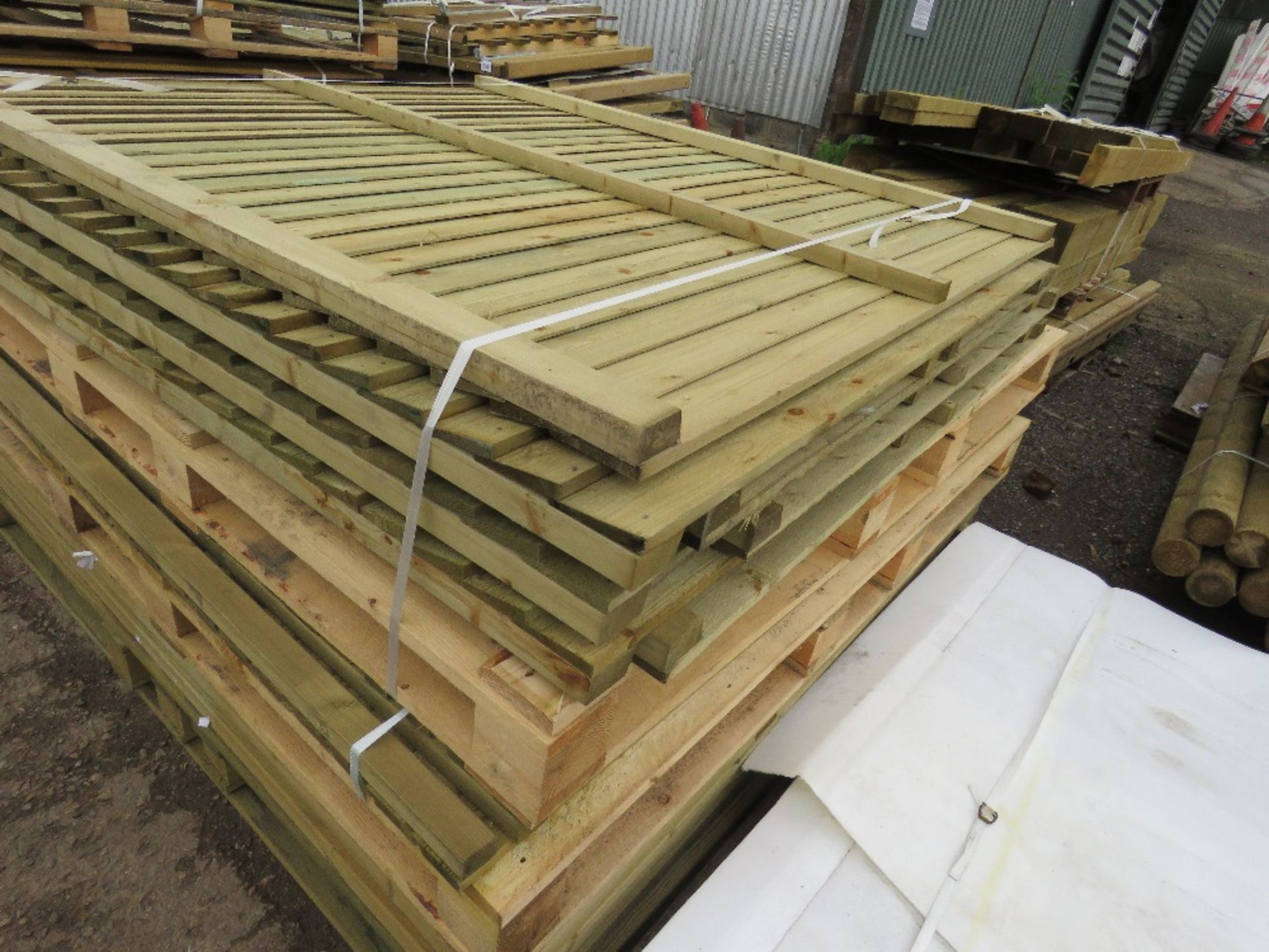 12 X ASSORTED FENCING PANELS, 6FT - Image 3 of 4