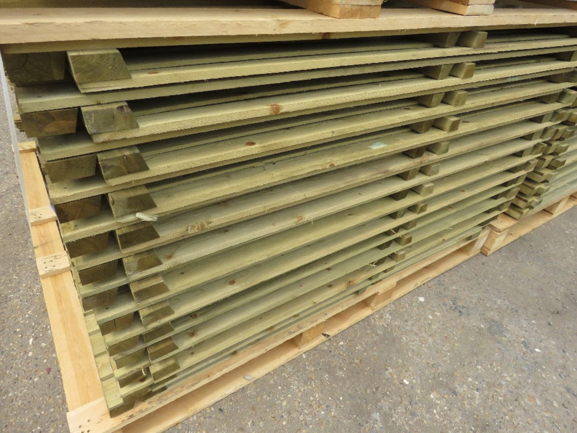 26 X FEATHER EDGE TIMBER FENCE PANELS 1.65M HEIGHT X 1.8M WIDTH - Image 2 of 4