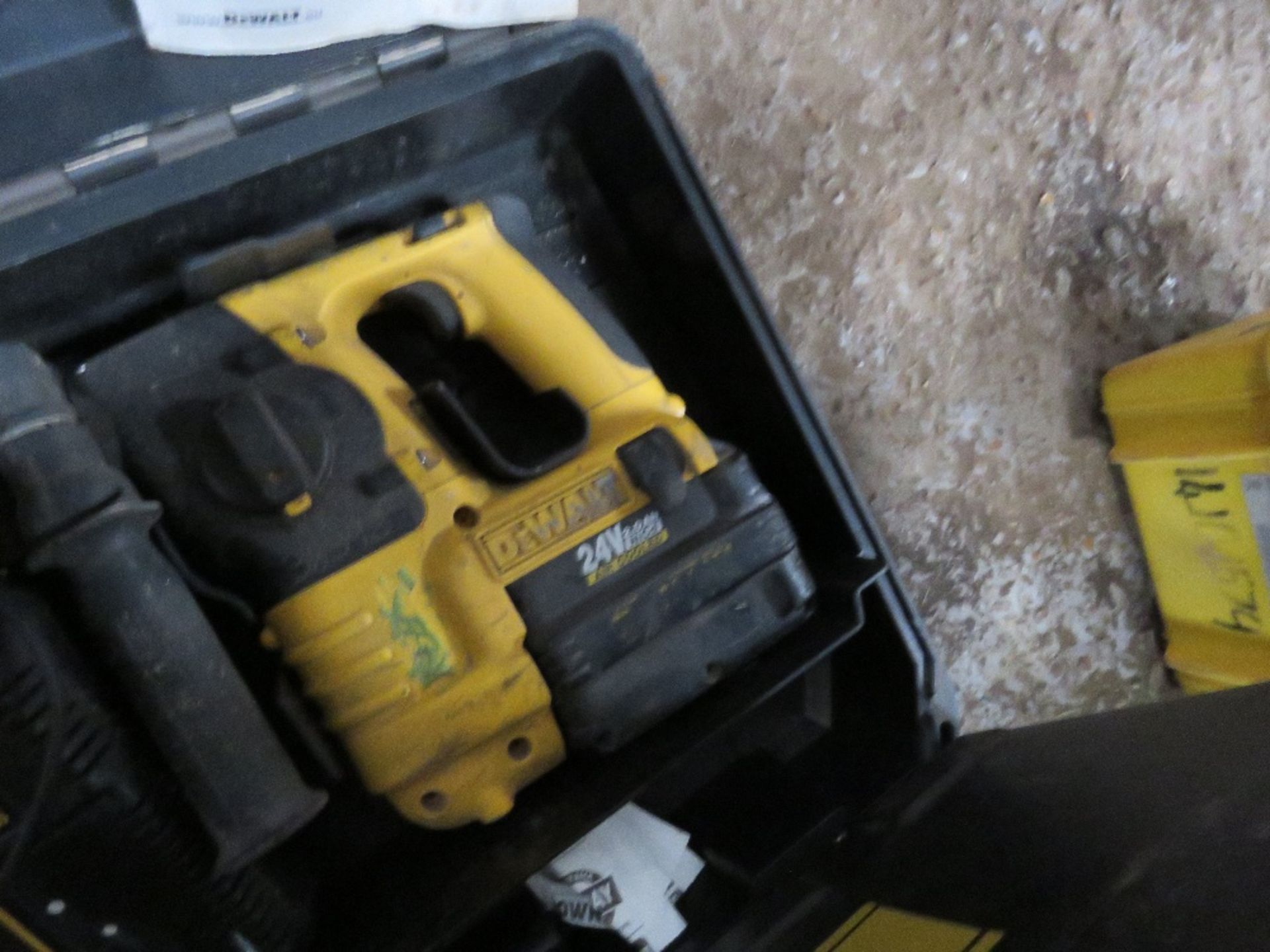 DEWALT 24VOLT BATTERY DRILL IN CASE - Image 2 of 4