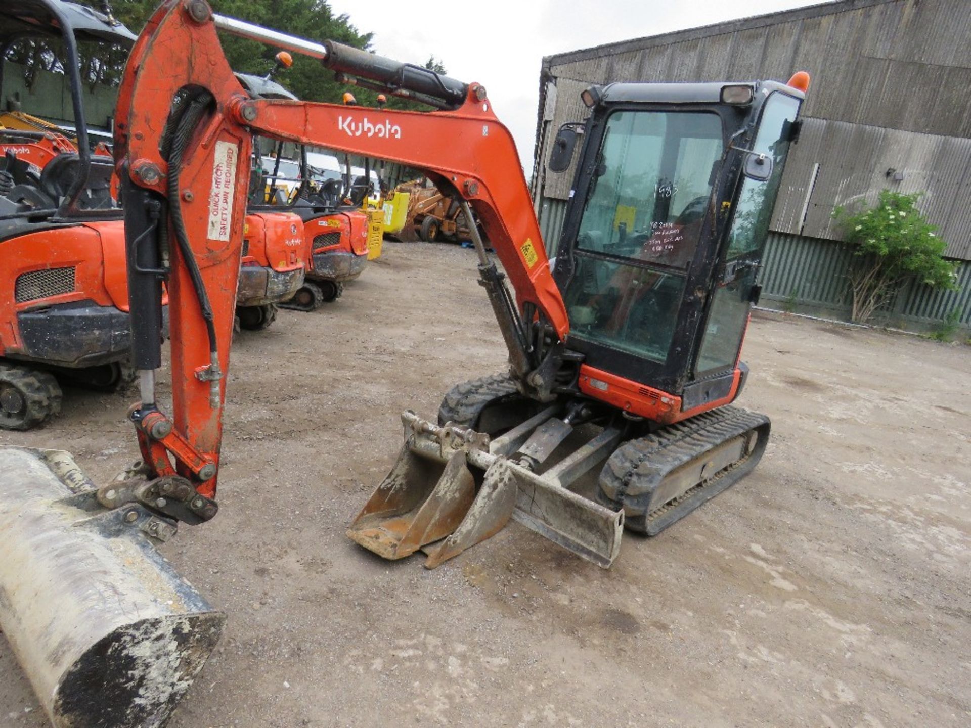 KUBOTA U27 ZERO TAIL SWING 2.7 TONNE TRACKED EXCAVATOR, YEAR 2014 BUILD. SUPPLIED WITH 3 X BUCKETS - Image 2 of 18