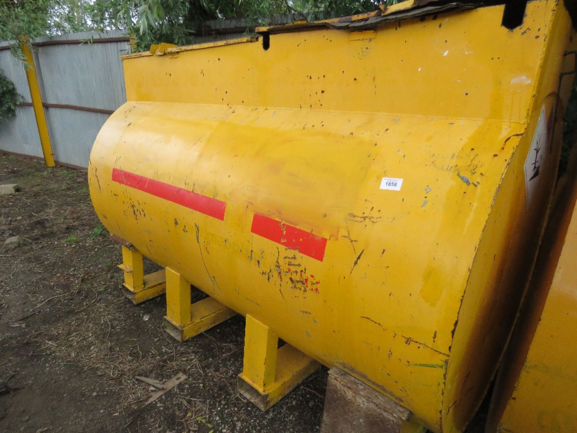 TERENCE BARKER 2727 LITRE CAPACITY DIESEL STORAGE TANK