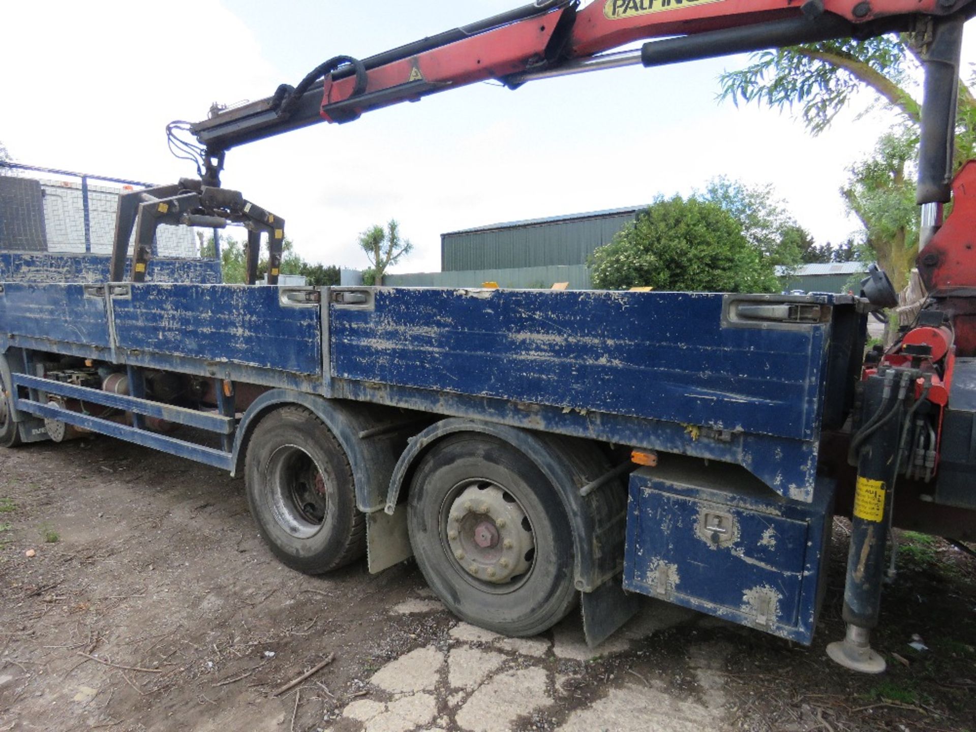 IVECO 6X2 DROP SIDE 26TONNE LORRY REG: AE54 AZP WITH REAR PALFINGER PK1200 CRANE AND BLOCK GRAB, - Image 11 of 14