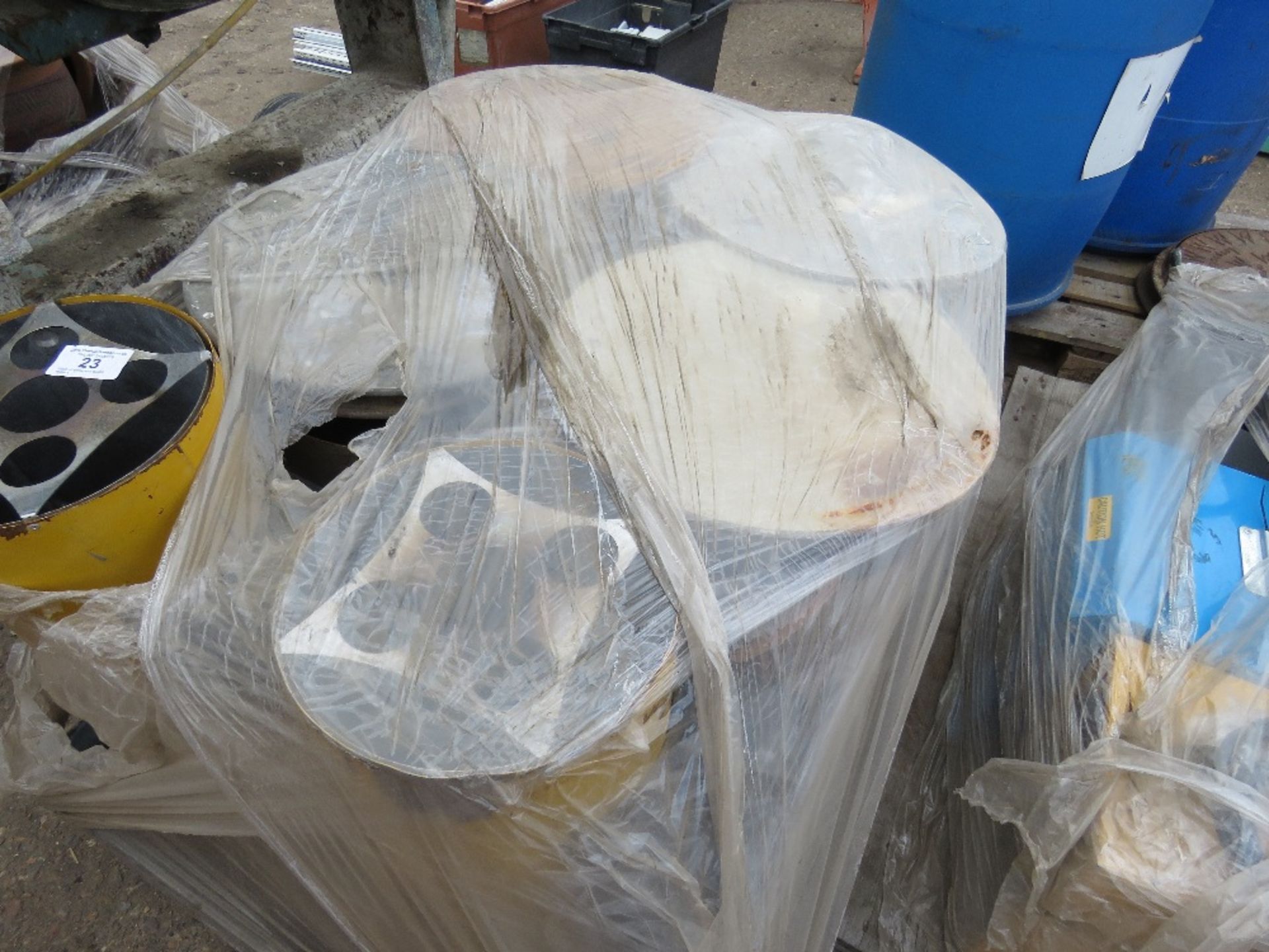 Pallet of space and dustbin heaters