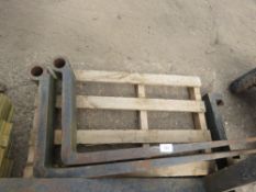 2 X BAR HUNG TYPE FORKLIFT TINES, UNTESTED, TO FIT TELEHANDLER ETC