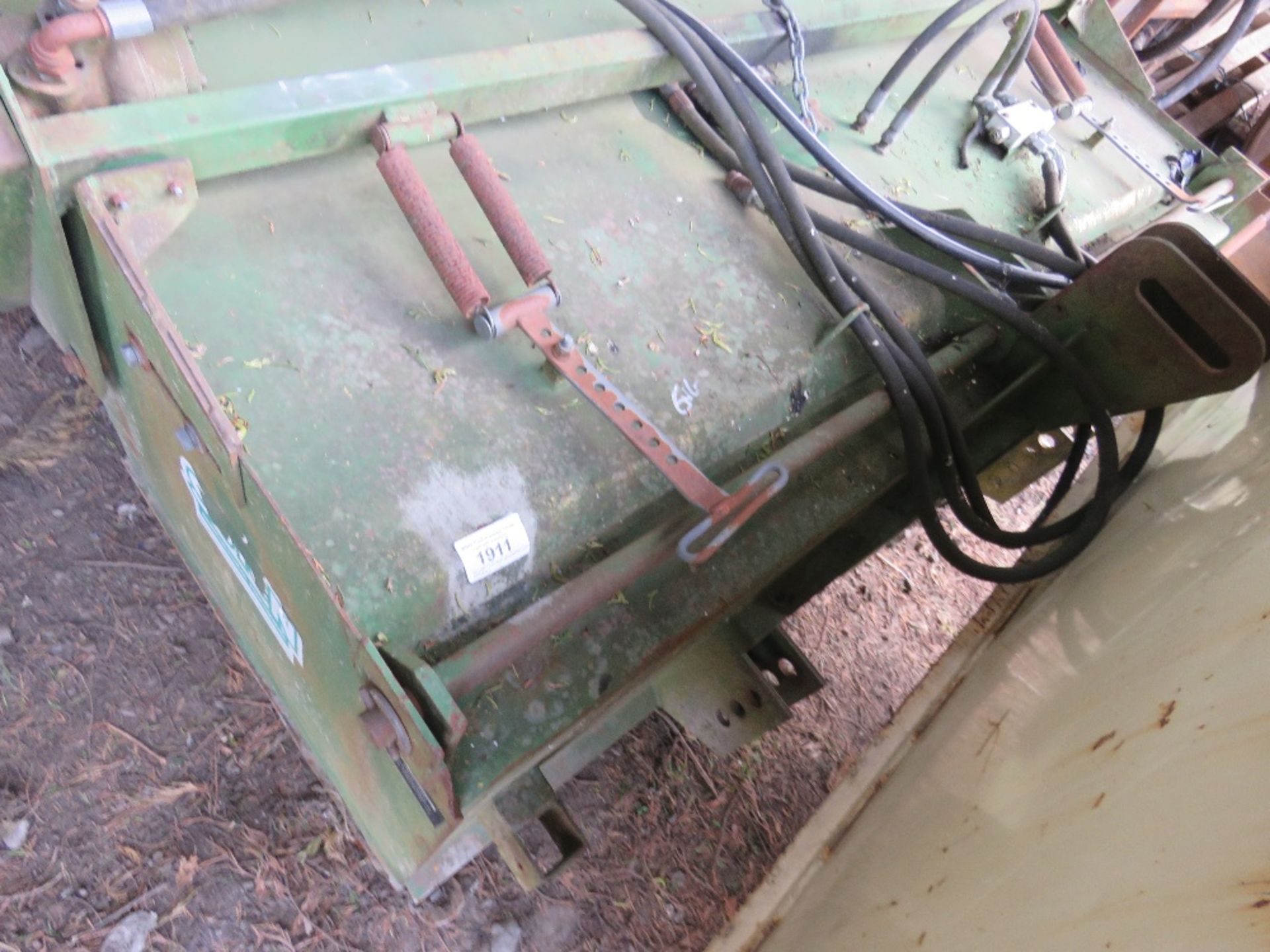 SUTON TRACTOR MOUNTED HYDRAULIC DRIVEN ROAD BRUSH - Image 2 of 5