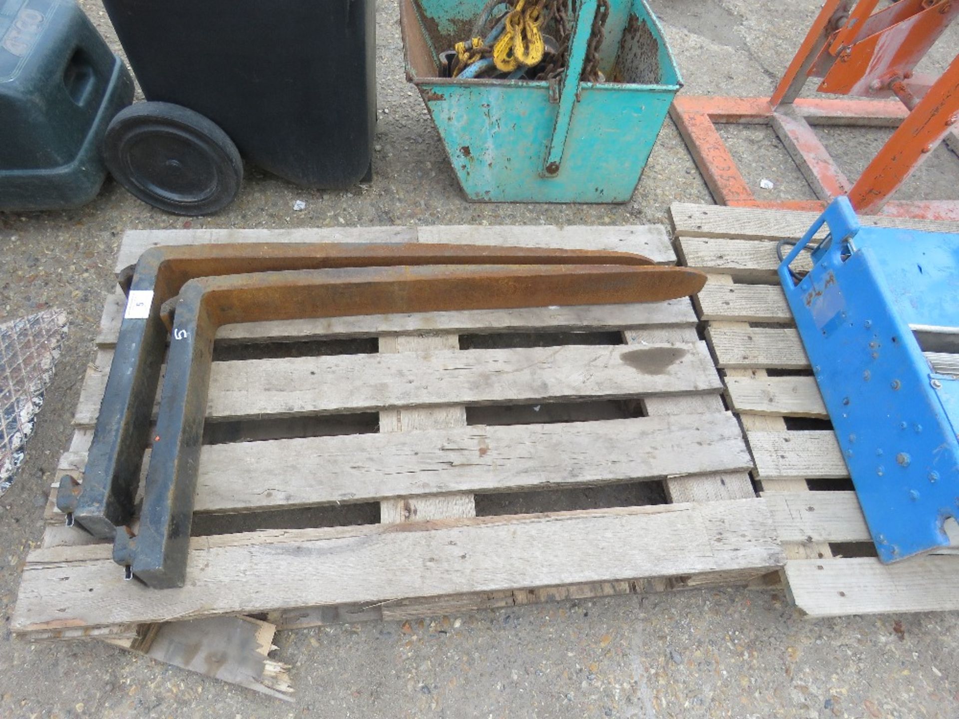 PAIR OF FORKLIFT TINES, UNTESTED