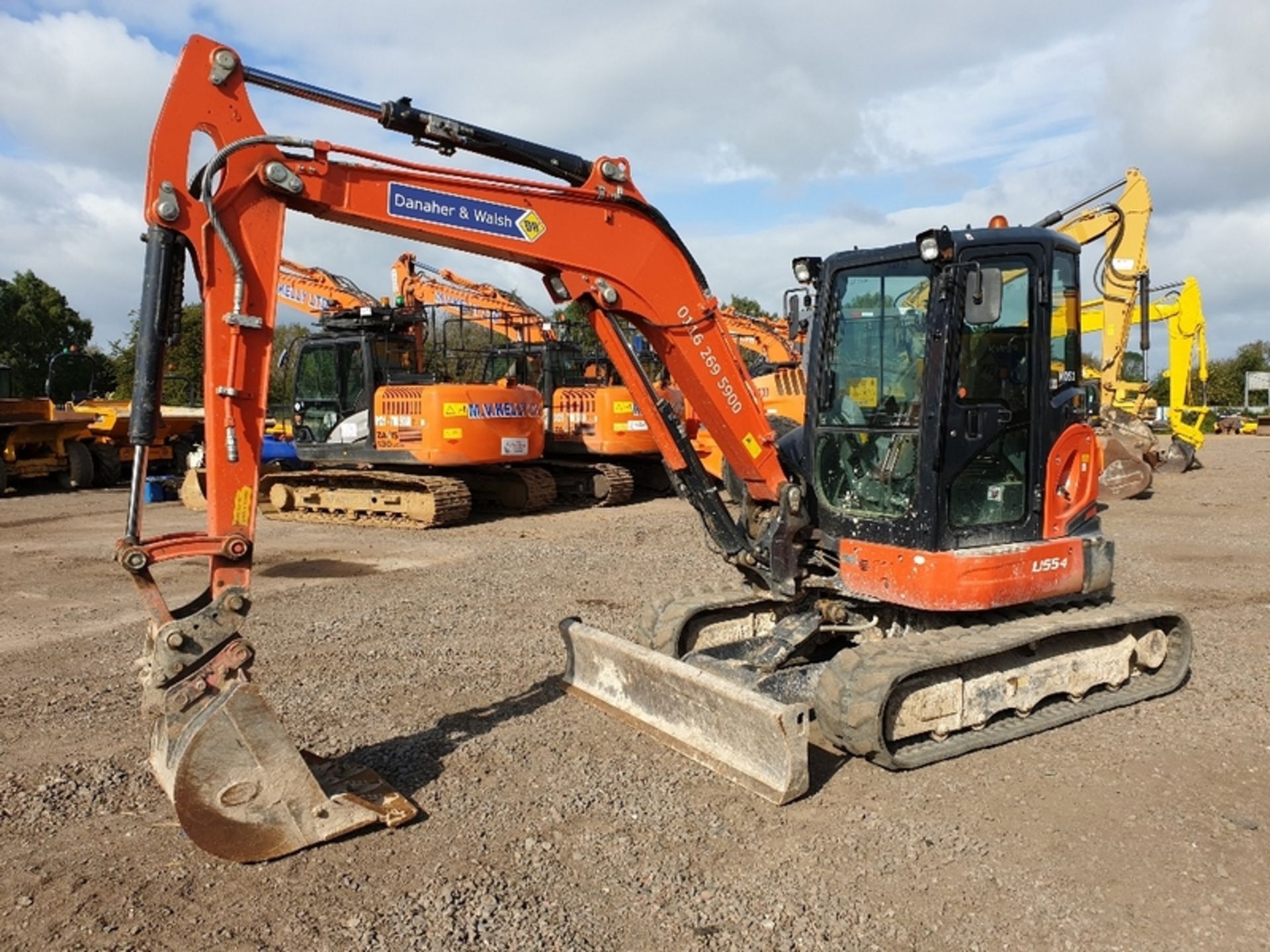 2016 KUBOTA U55-4 MINI DIGGER, PIPED, Q/H BLADE, OFFSET BOOM, RUBBER TRACKS, RED KEY, 2 BUCKETS,