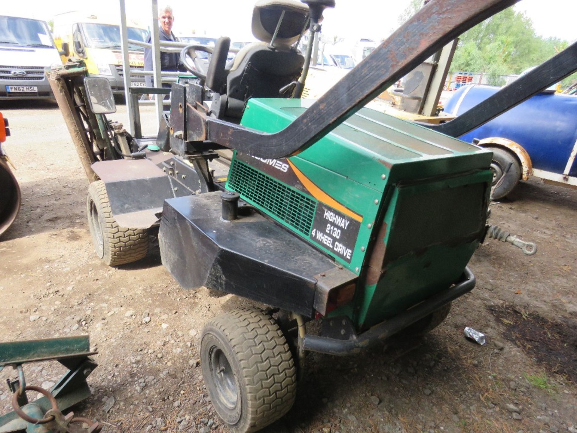 RANSOMES HIGHWAY 2130 4WD TRIPLE MOWER REG:SF08 PVU LOG BOOK TO APPLY FOR WHEN TESTED WAS SEEN TO - Image 5 of 7