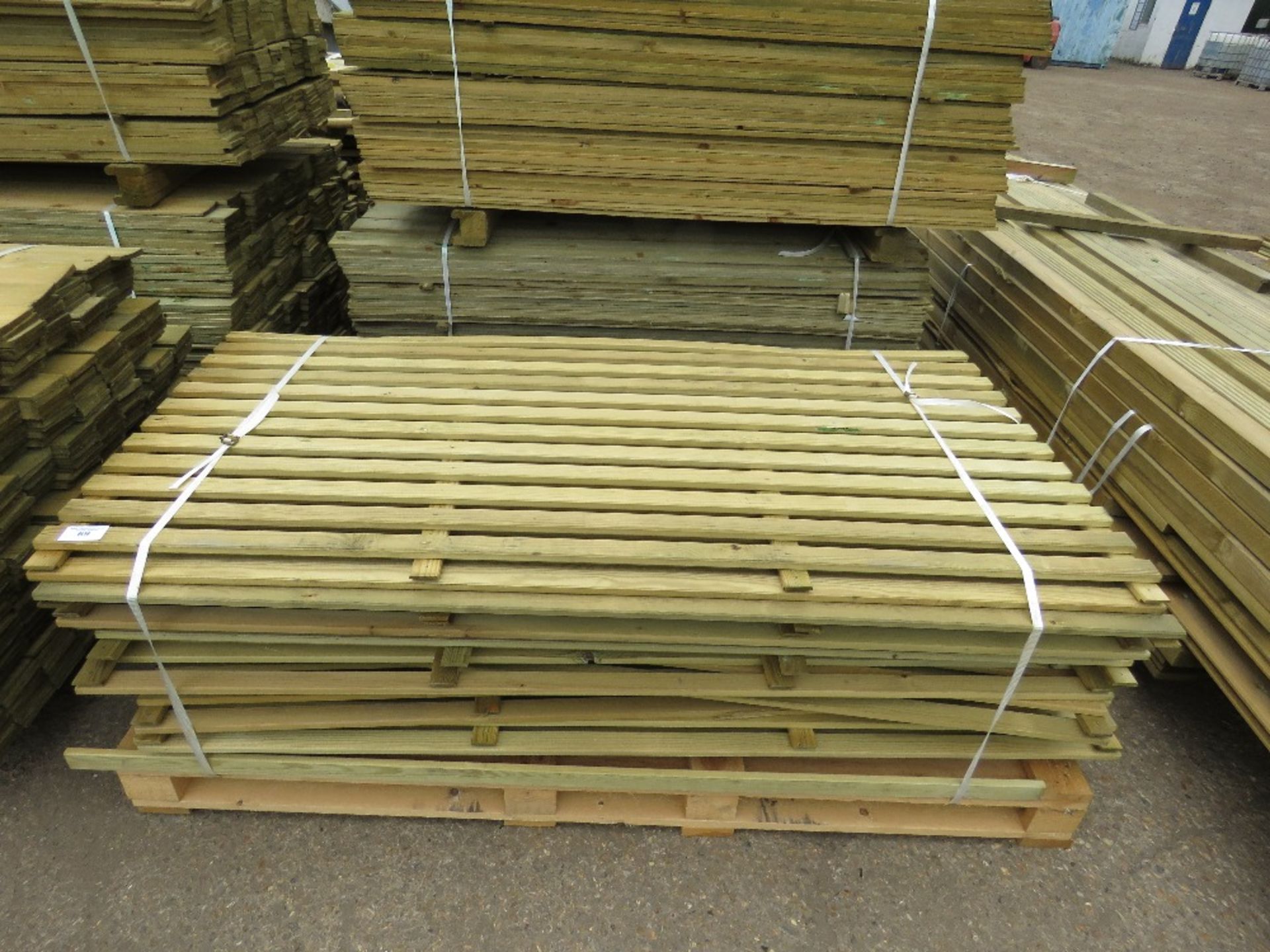 PALLET OF FENCE SLATTED PANELS, 1.8 X 0.9M APPROX