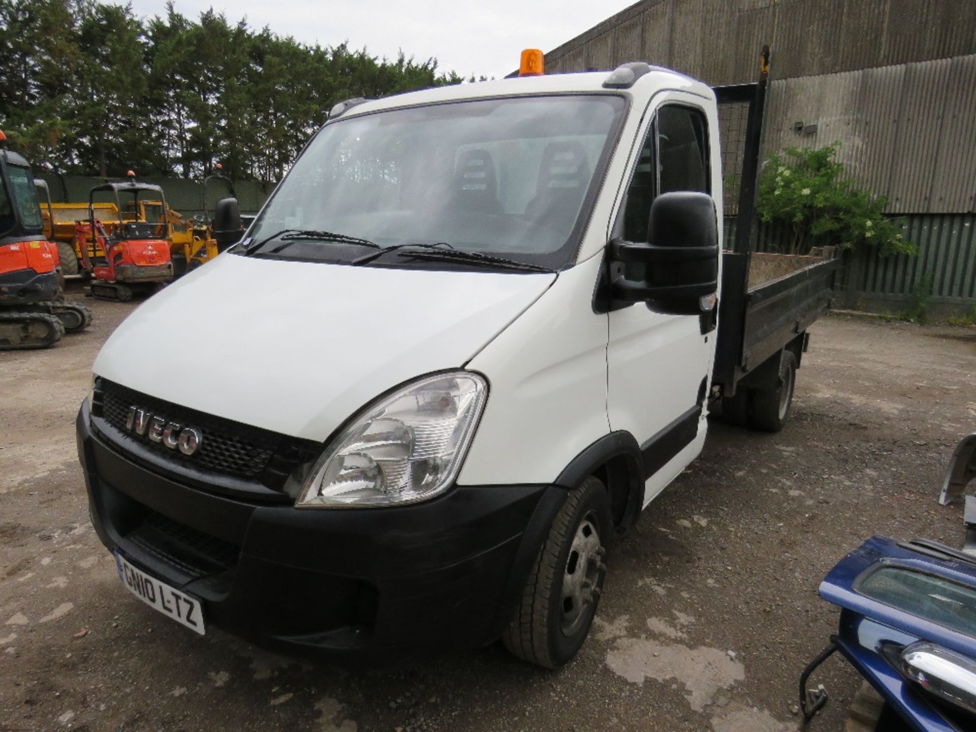 IVECO 35C11 TIPPER TRUCK. REG:GN10 LTZ, LONG TEST, KEY HAS BEEN PREVIOUSLY BROKEN BUT FUNCTIONAL. - Image 9 of 11