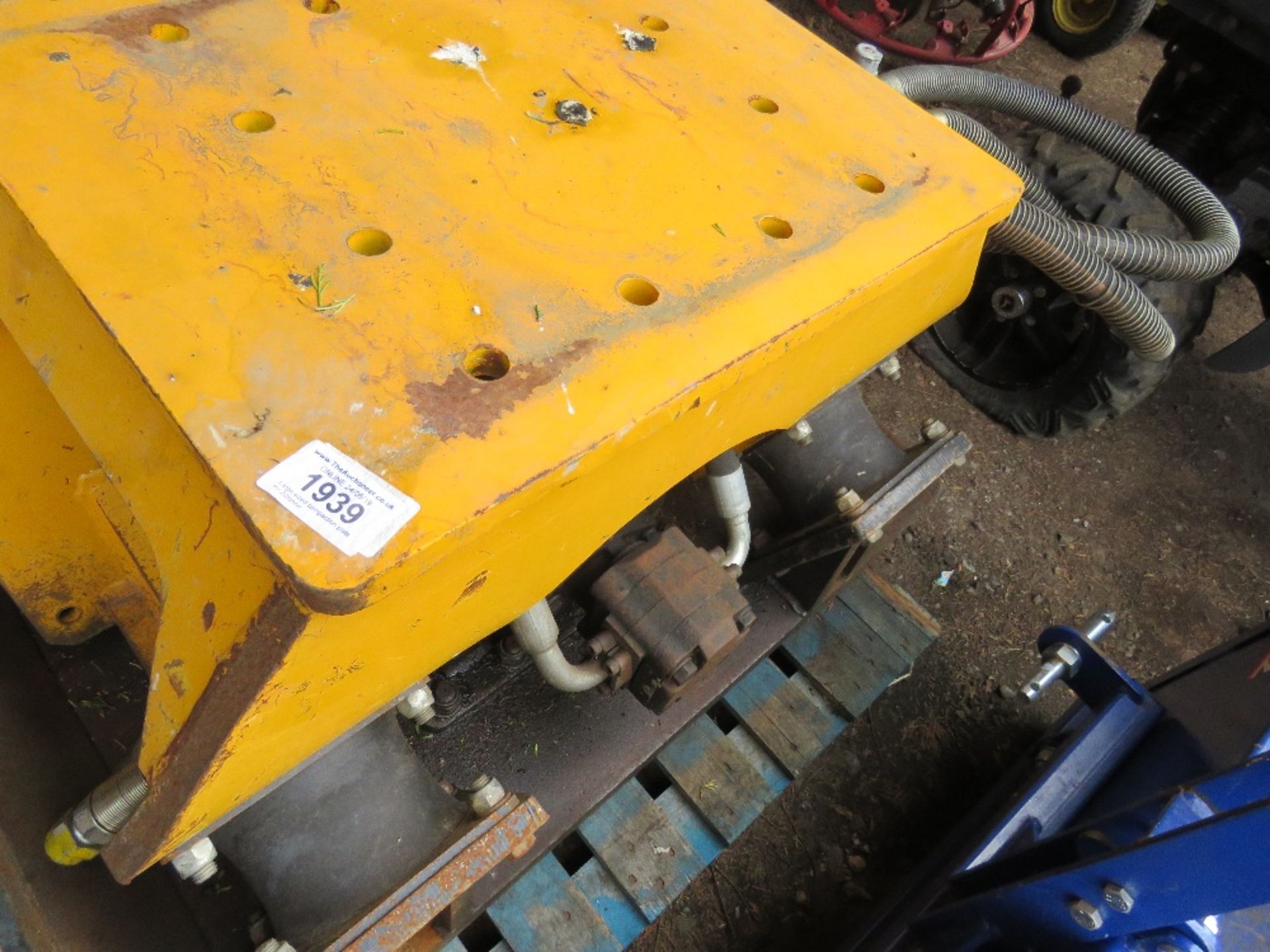 Large sized compaction plate for 20tonne excavator - Image 2 of 2