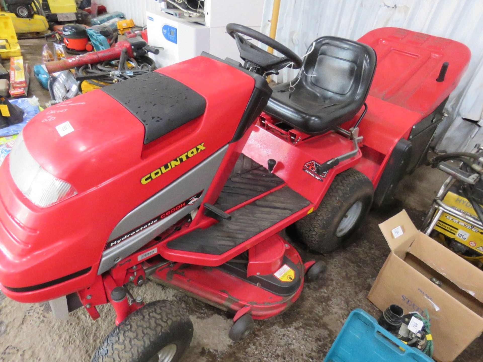 COUNTAX RIDE ON MOWER C/W COLLECTOR WHEN TESTED WAS SEEN TO RUN AND DRIVE AND MOWER TURNED