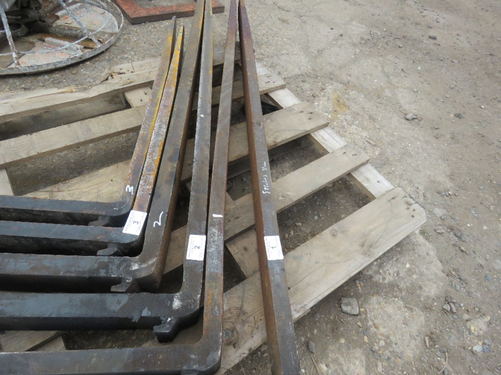 PAIR OF 1.8m FORKLIFT TINES FOR 16" CARRIAGE, UNTESTED