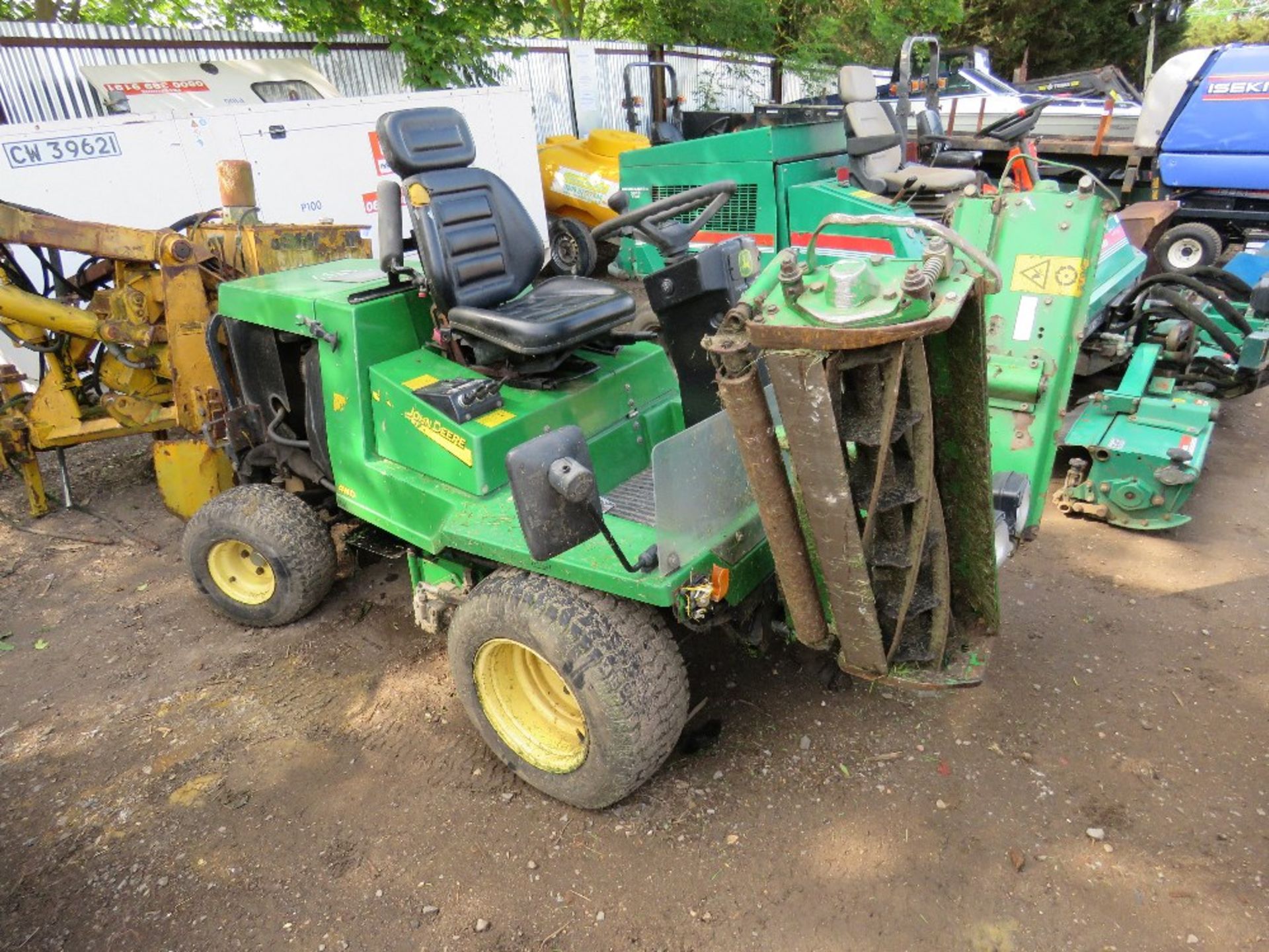 JOHN DEERE 900 ROBERINE TRIPLE MOWER, YEAR 2007 REG: NK07 FLL...LOG BOOK TO APPLY FOR WHEN TESTED