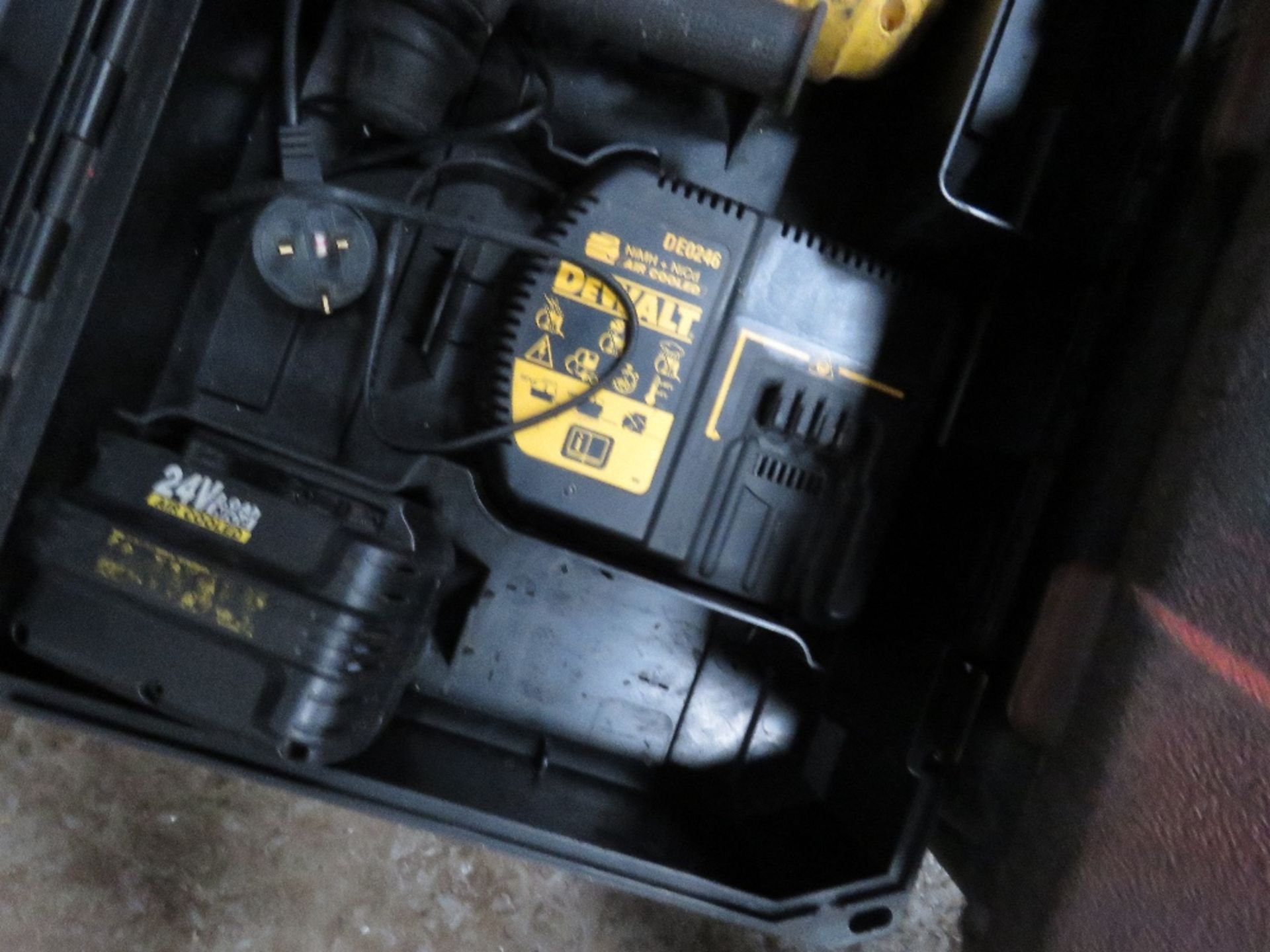 DEWALT 24VOLT BATTERY DRILL IN CASE - Image 2 of 3