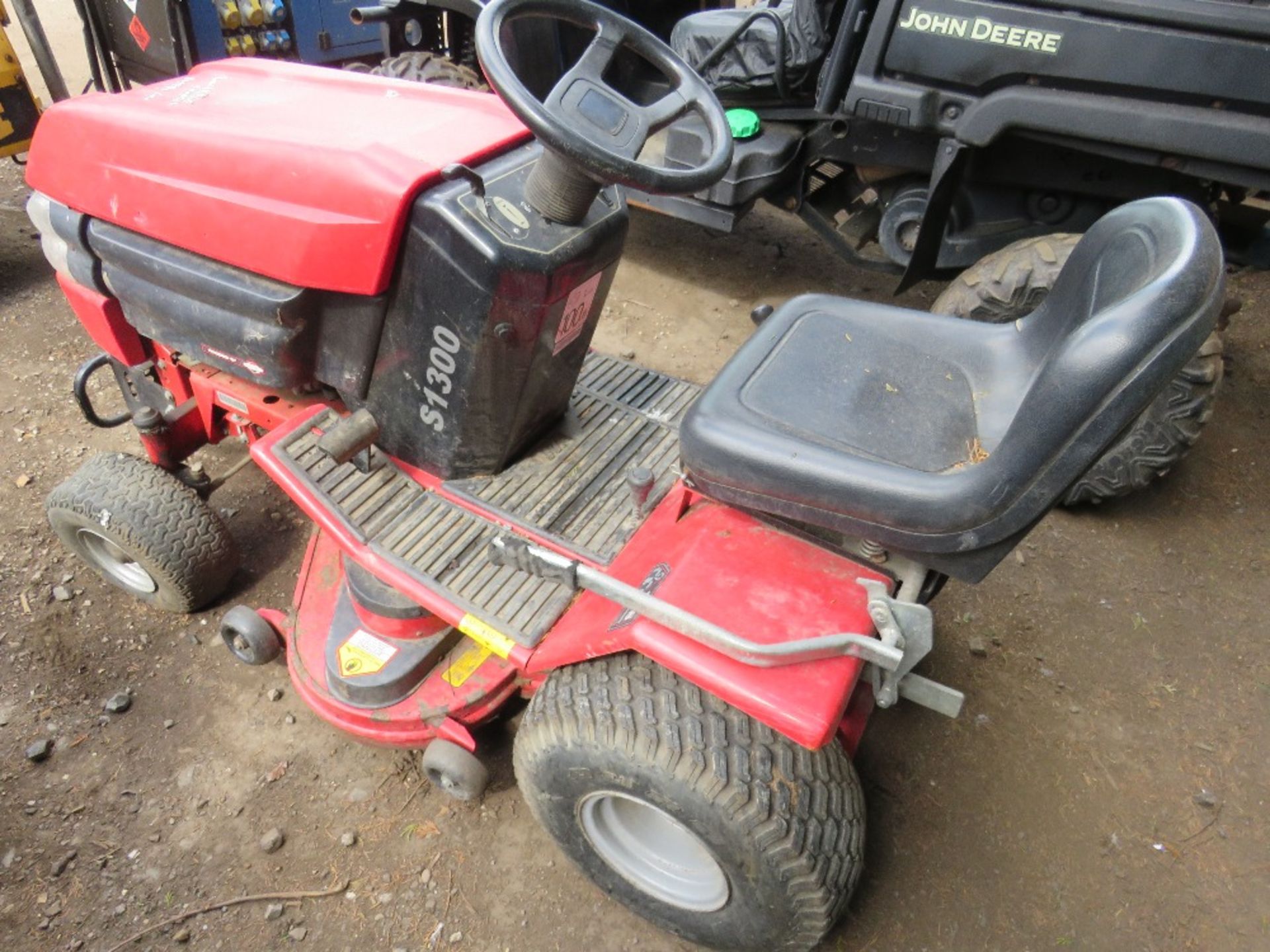 WESTWOOD S1300 RIDE ON MOWER WHEN TESTED WAS SEEN TO RUN AND DRIVE - Image 4 of 4