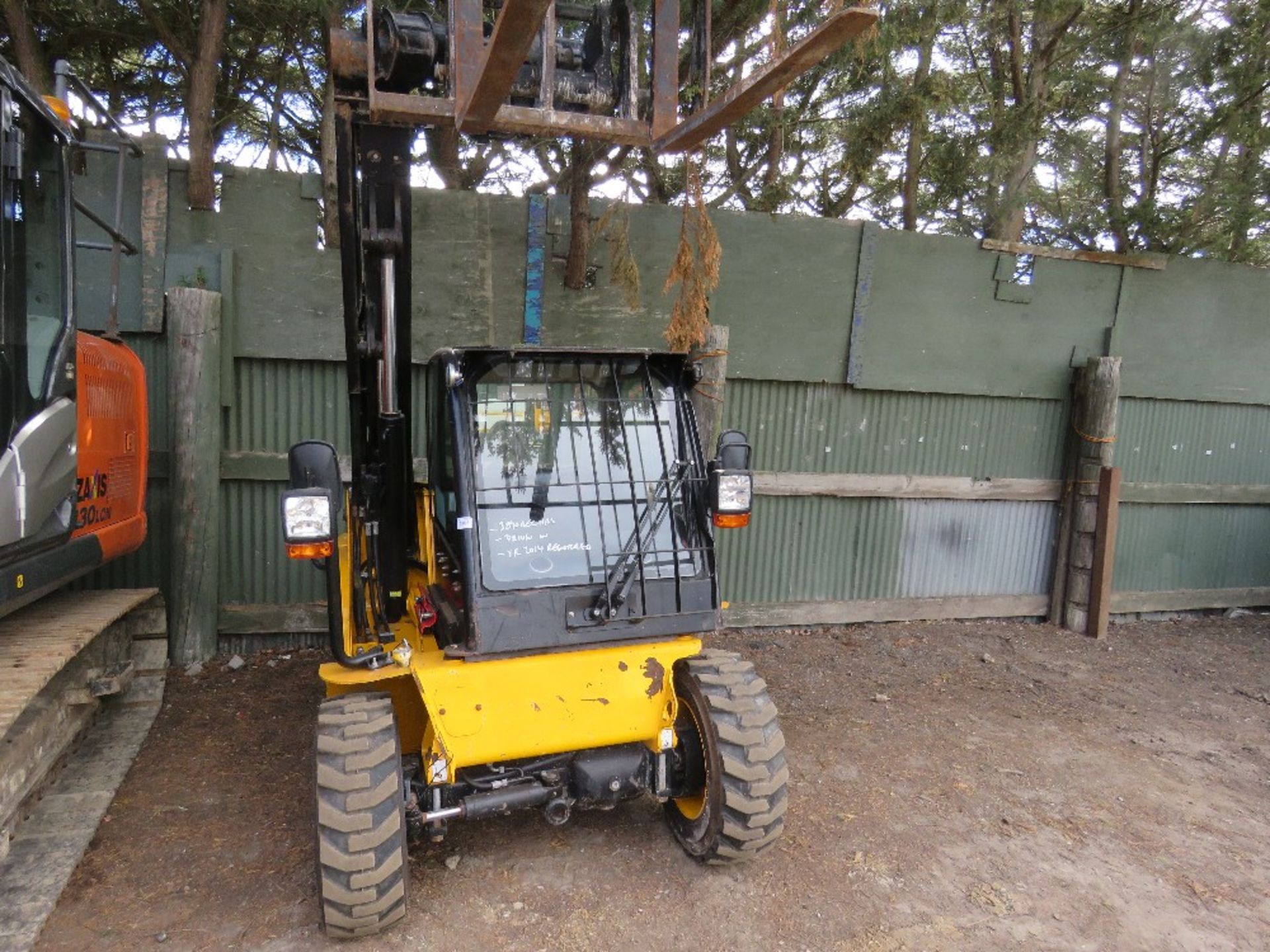 JCB 520-40 COMPACT SIZED TELEHANDLER, YEAR 2014 REGISTERED, REG:RO14 ZST 3890 REC HRS…....10% +