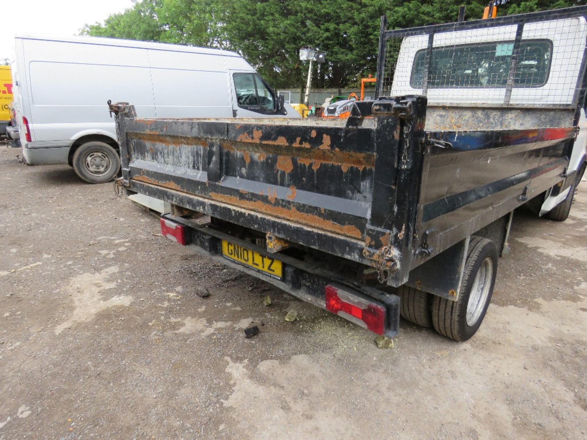 IVECO 35C11 TIPPER TRUCK. REG:GN10 LTZ, LONG TEST, KEY HAS BEEN PREVIOUSLY BROKEN BUT FUNCTIONAL. - Image 7 of 11