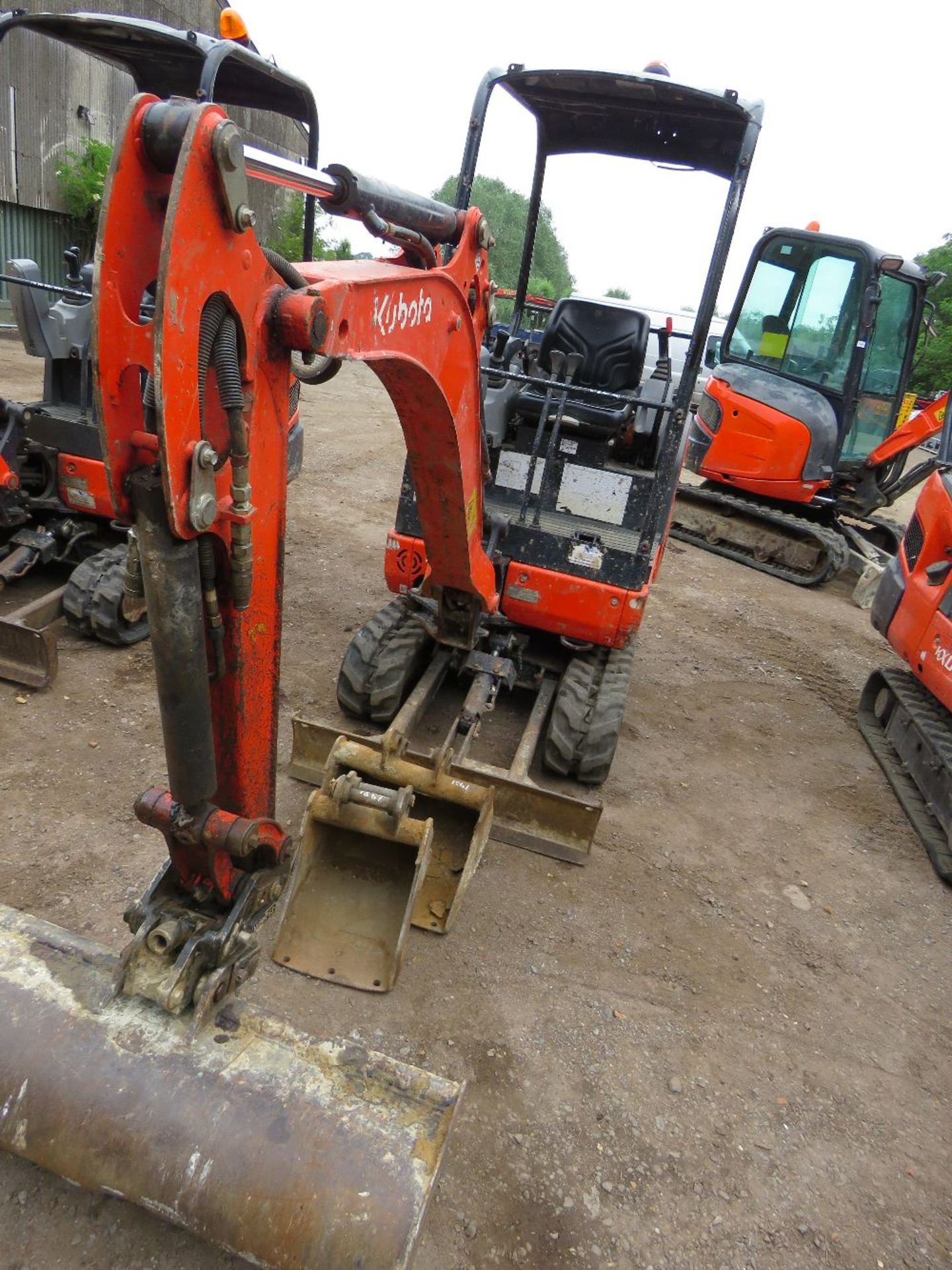 KUBOTA KX015-4 1.5TONNE MINI DIGGER, YEAR 2015 BUILD. SUPPLIED WITH 3 X BUCKETS AS SHOWN, QUICK - Image 2 of 11