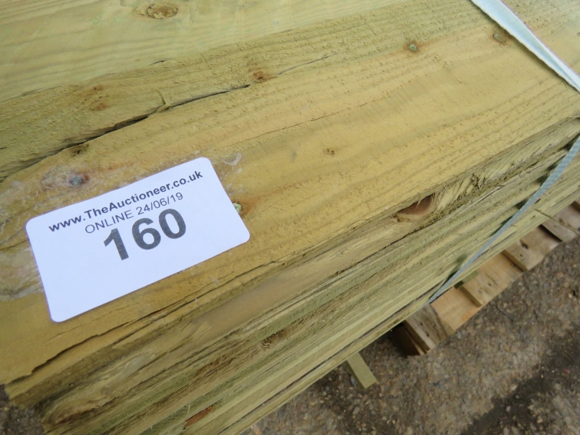 1 X PACK OF FEATHER EDGE TIMBER CLADDING, 1.8M LENGTH X 10CM WIDTH - Image 4 of 4