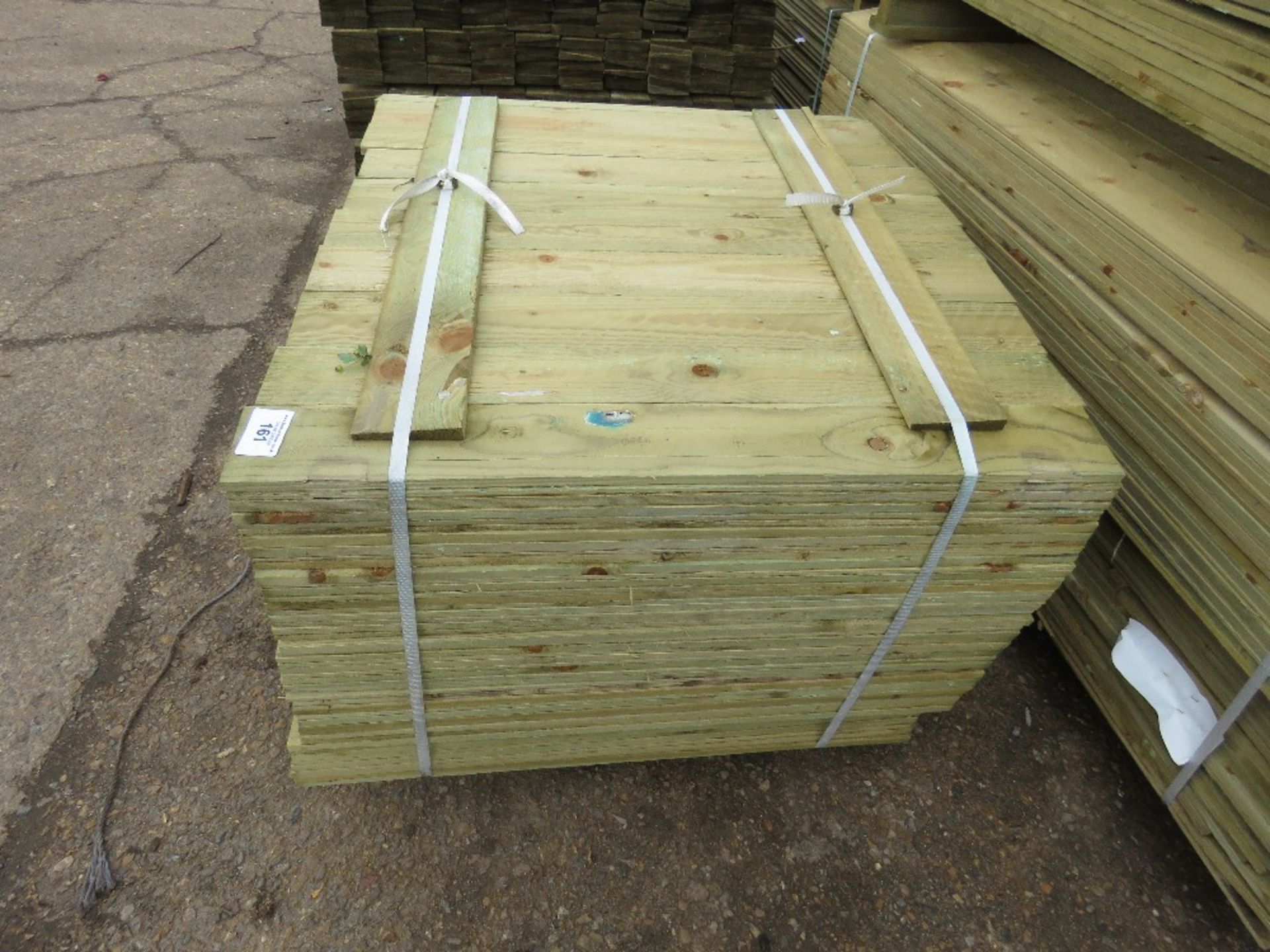 1X PACK OF FEATHER EDGE TIMBER CLADDING, 0.9M LENGTH X 10CM WIDTH - Image 3 of 4