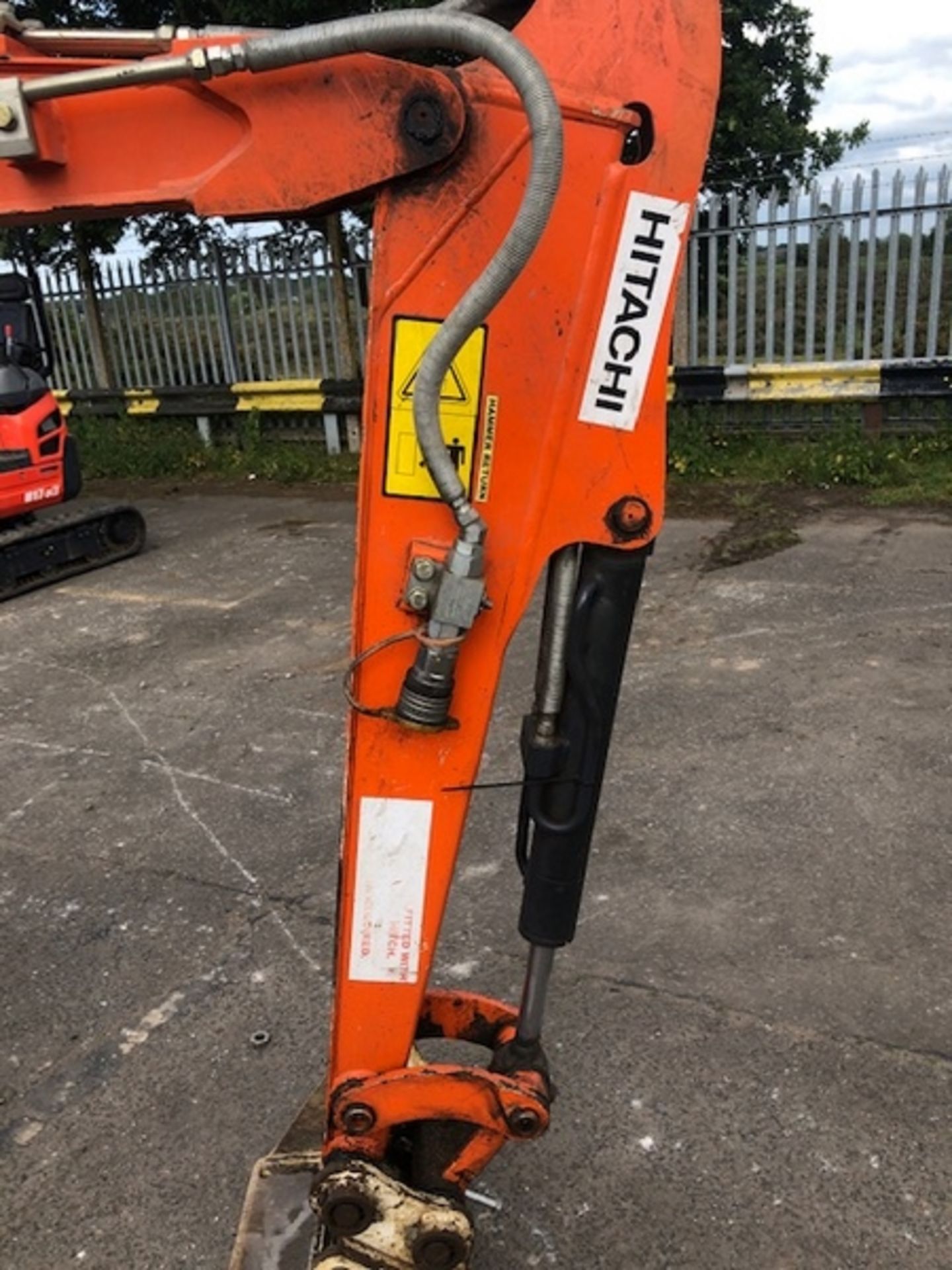 2017 HITACHI ZX19U-5A MINI DIGGER, PIPED, Q/H BLADE, OFFSET BOOM, RUBBER TRACKS, SN: - Image 5 of 11