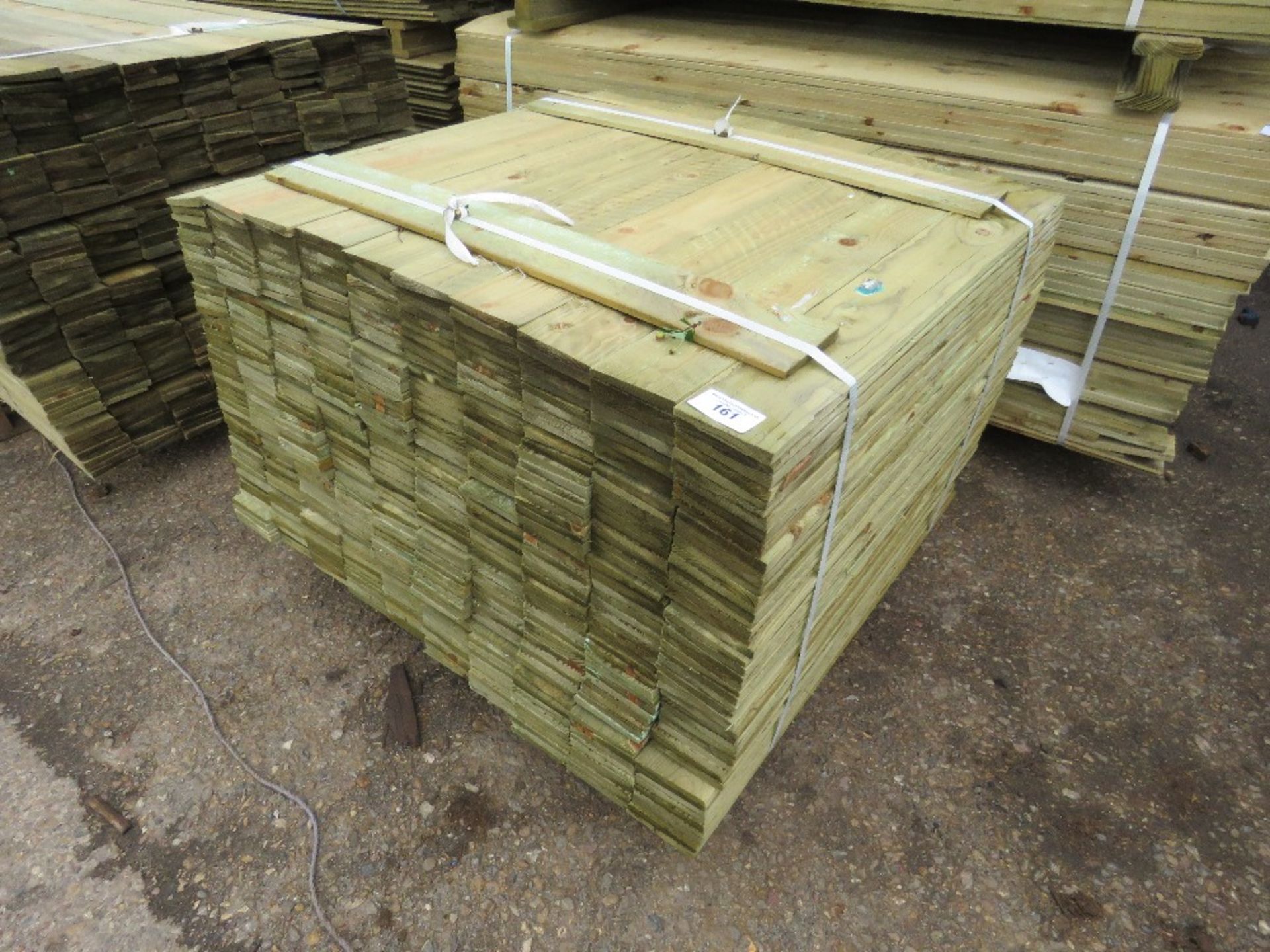 1X PACK OF FEATHER EDGE TIMBER CLADDING, 0.9M LENGTH X 10CM WIDTH