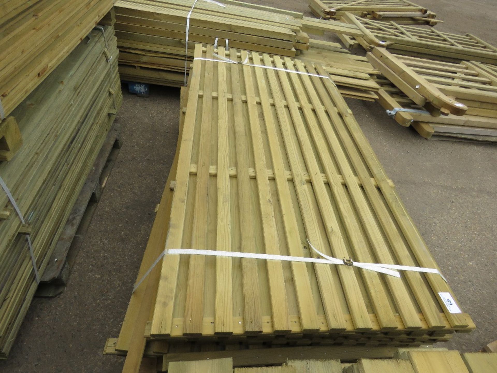 PALLET OF FENCE SLATTED PANELS, 1.8 X 0.9M APPROX - Image 4 of 6