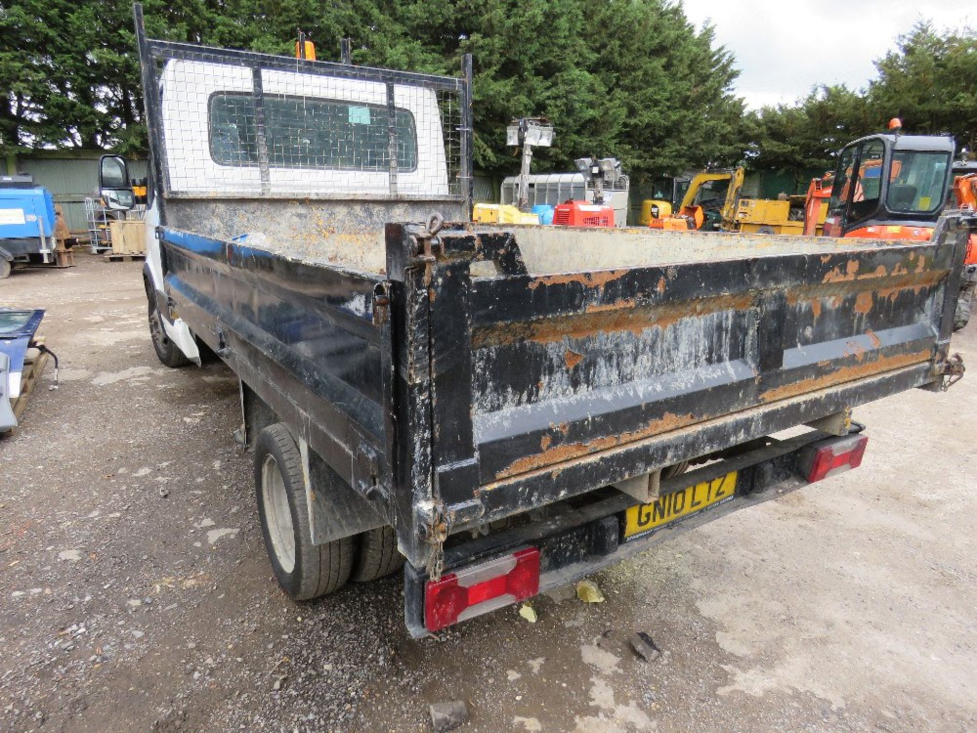 IVECO 35C11 TIPPER TRUCK. REG:GN10 LTZ, LONG TEST, KEY HAS BEEN PREVIOUSLY BROKEN BUT FUNCTIONAL. - Image 8 of 11