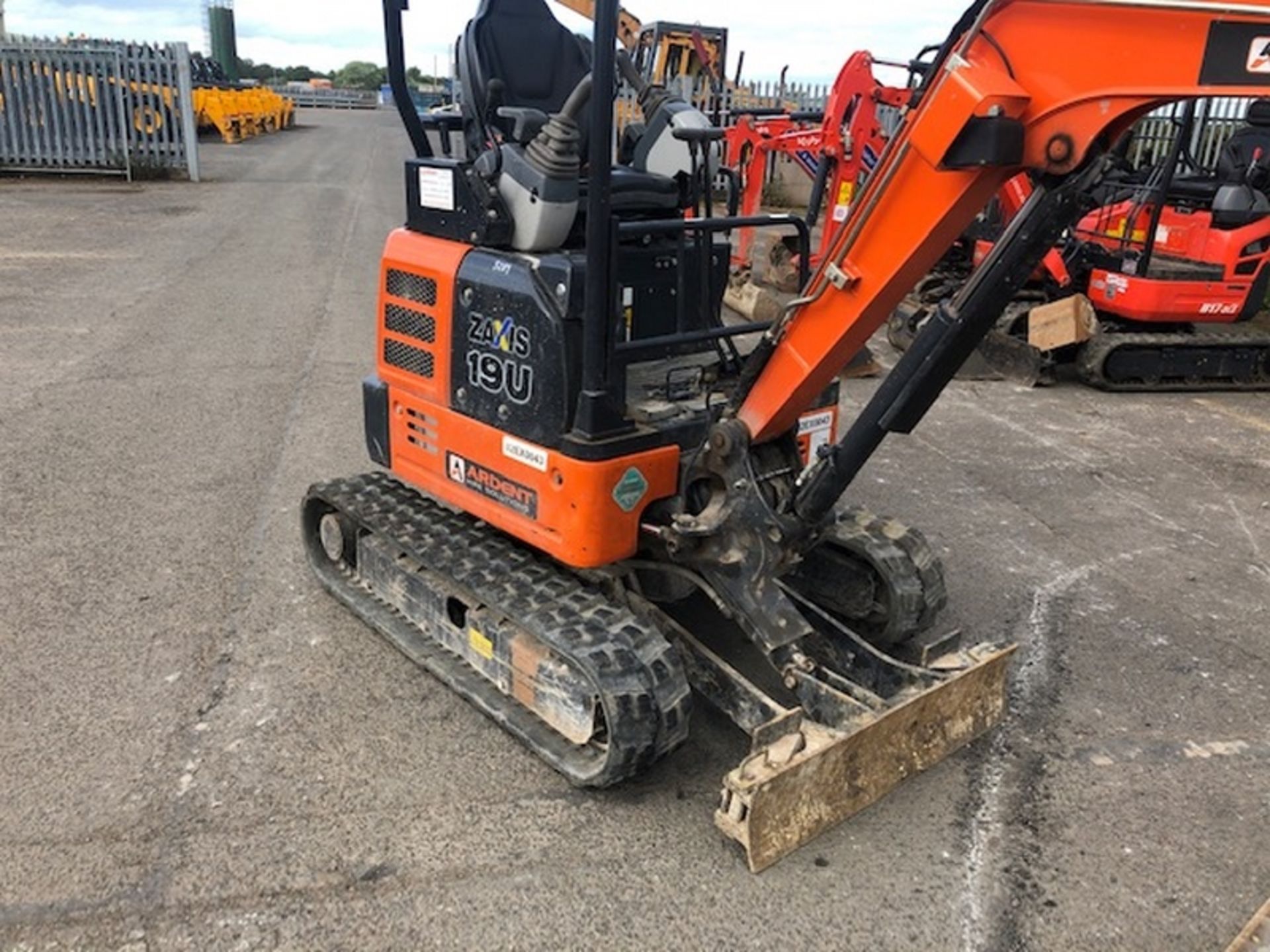 2017 HITACHI ZX19U-5A MINI DIGGER, PIPED, Q/H BLADE, OFFSET BOOM, RUBBER TRACKS, SN: - Image 4 of 11
