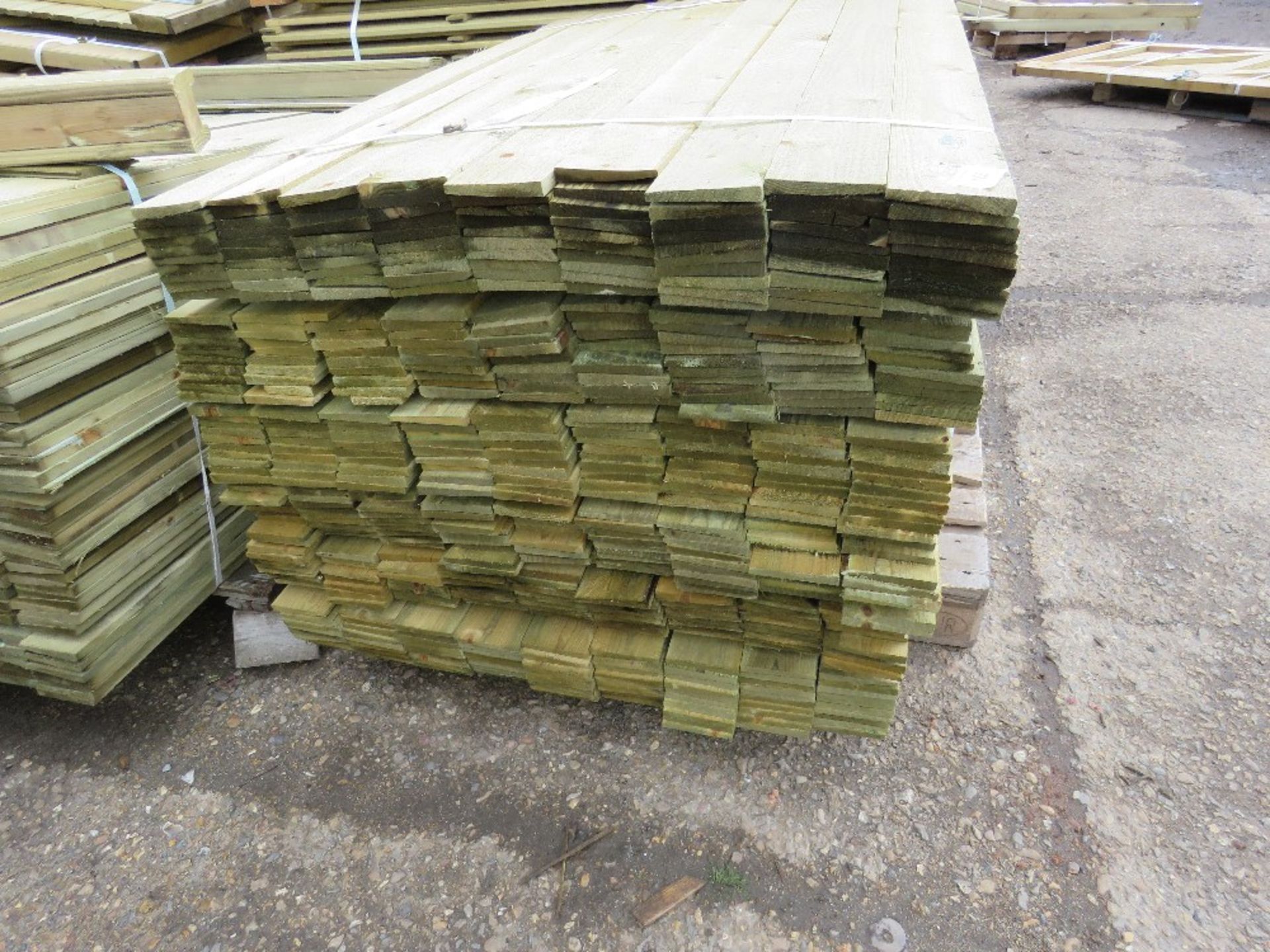 1X PACK OF FEATHER EDGE TIMBER CLADDING, 1.5M LENGTH X 10CM WIDTH - Image 2 of 4