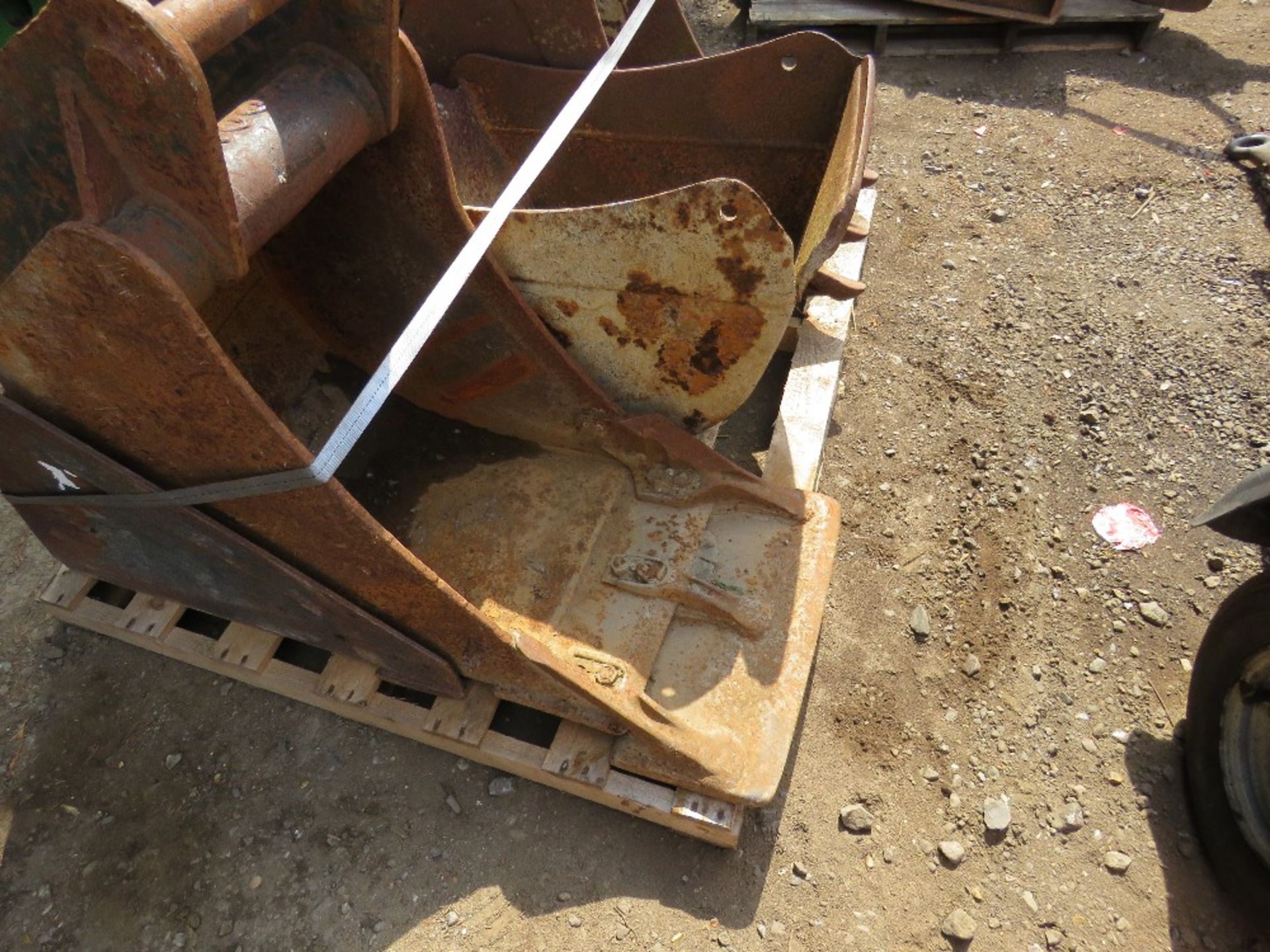 18" DIGGER BUCKET - Image 3 of 3