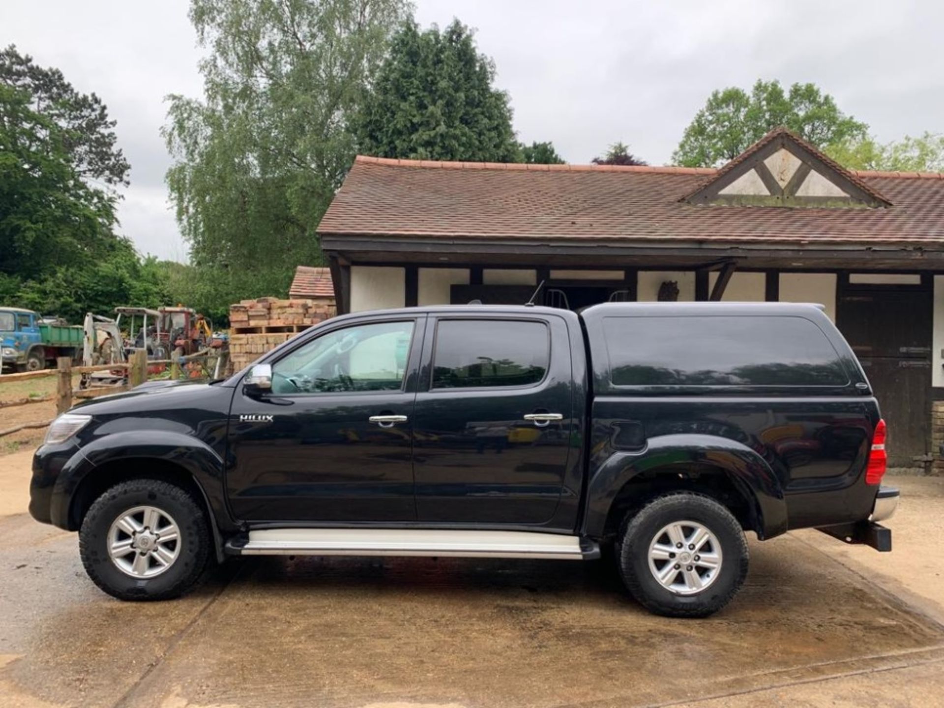 TOYOTA HILUX ICON DOUBLE CAB PICKUP - Image 4 of 5