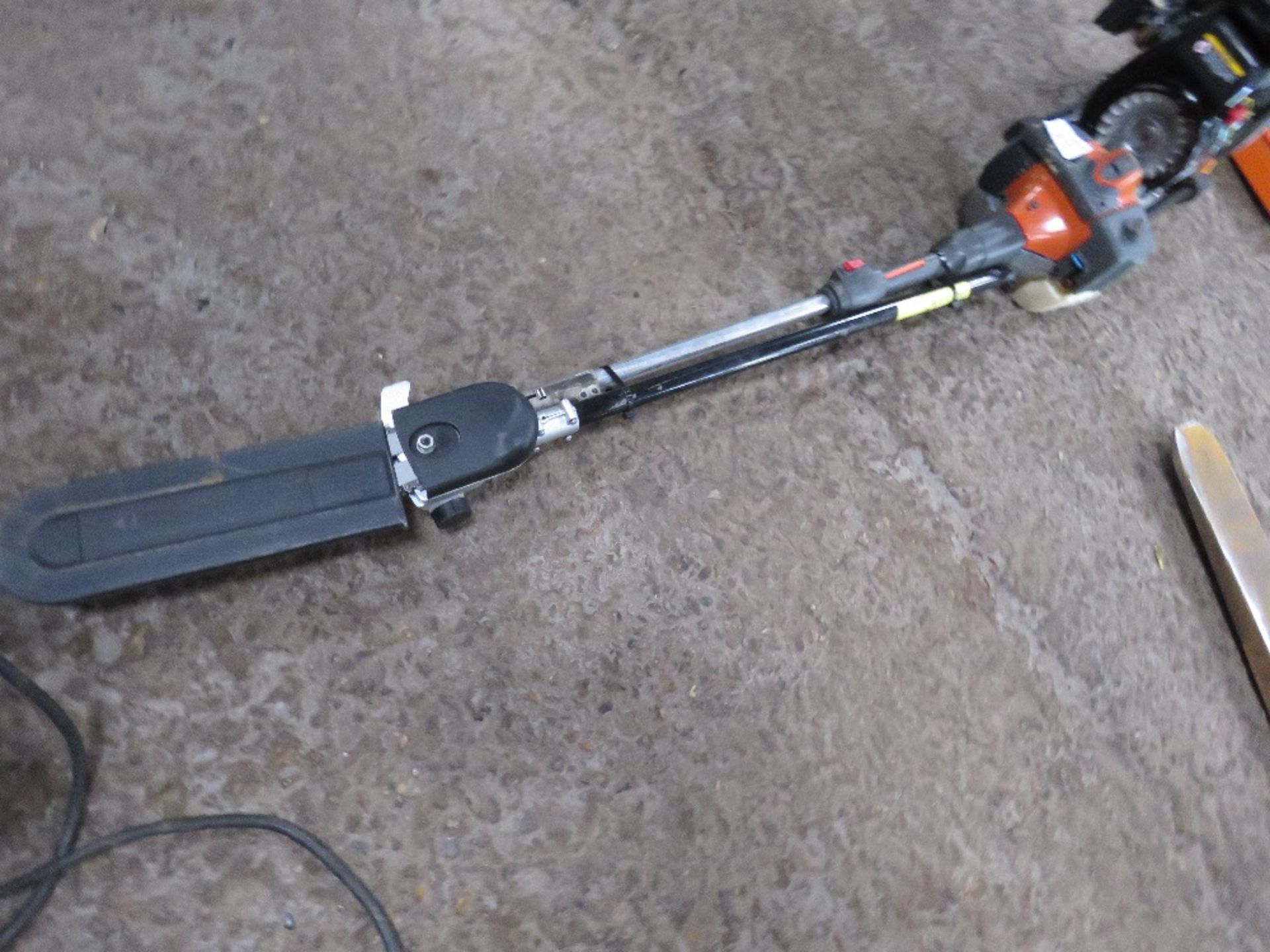 HUSQVARNA LONG REACH PRUNING SAW - Image 2 of 3