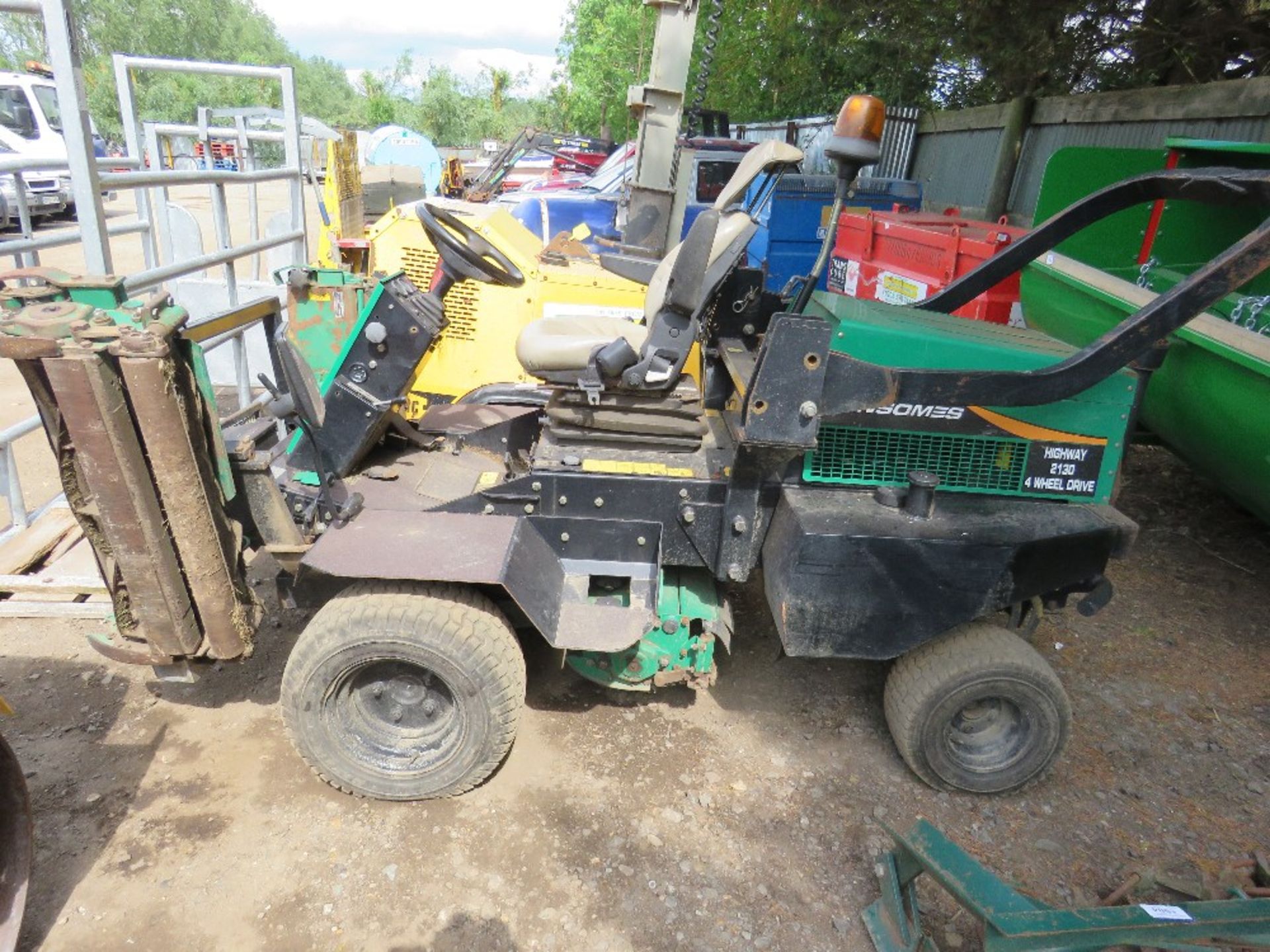 RANSOMES HIGHWAY 2130 4WD TRIPLE MOWER REG:SF08 PVU LOG BOOK TO APPLY FOR WHEN TESTED WAS SEEN TO - Image 3 of 7