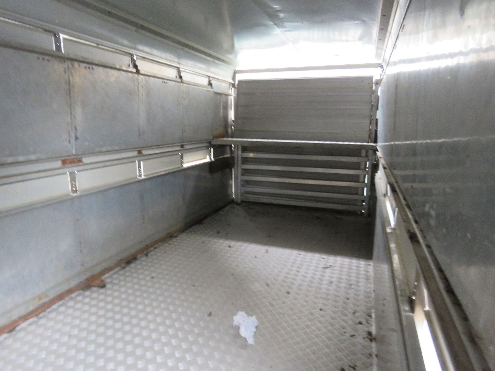 IFOR WILLIAMS TRIAXLE LIVESTOCK TRAILER C/W SHEEP DECKS - Image 9 of 9