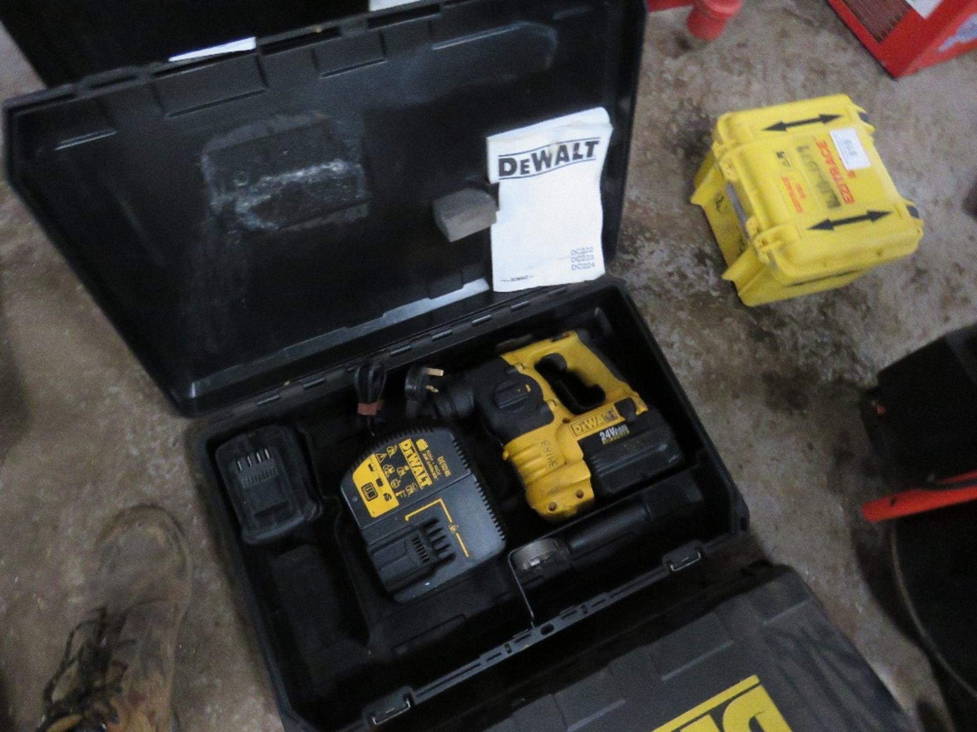 DEWALT 24VOLT BATTERY DRILL IN CASE - Image 2 of 4