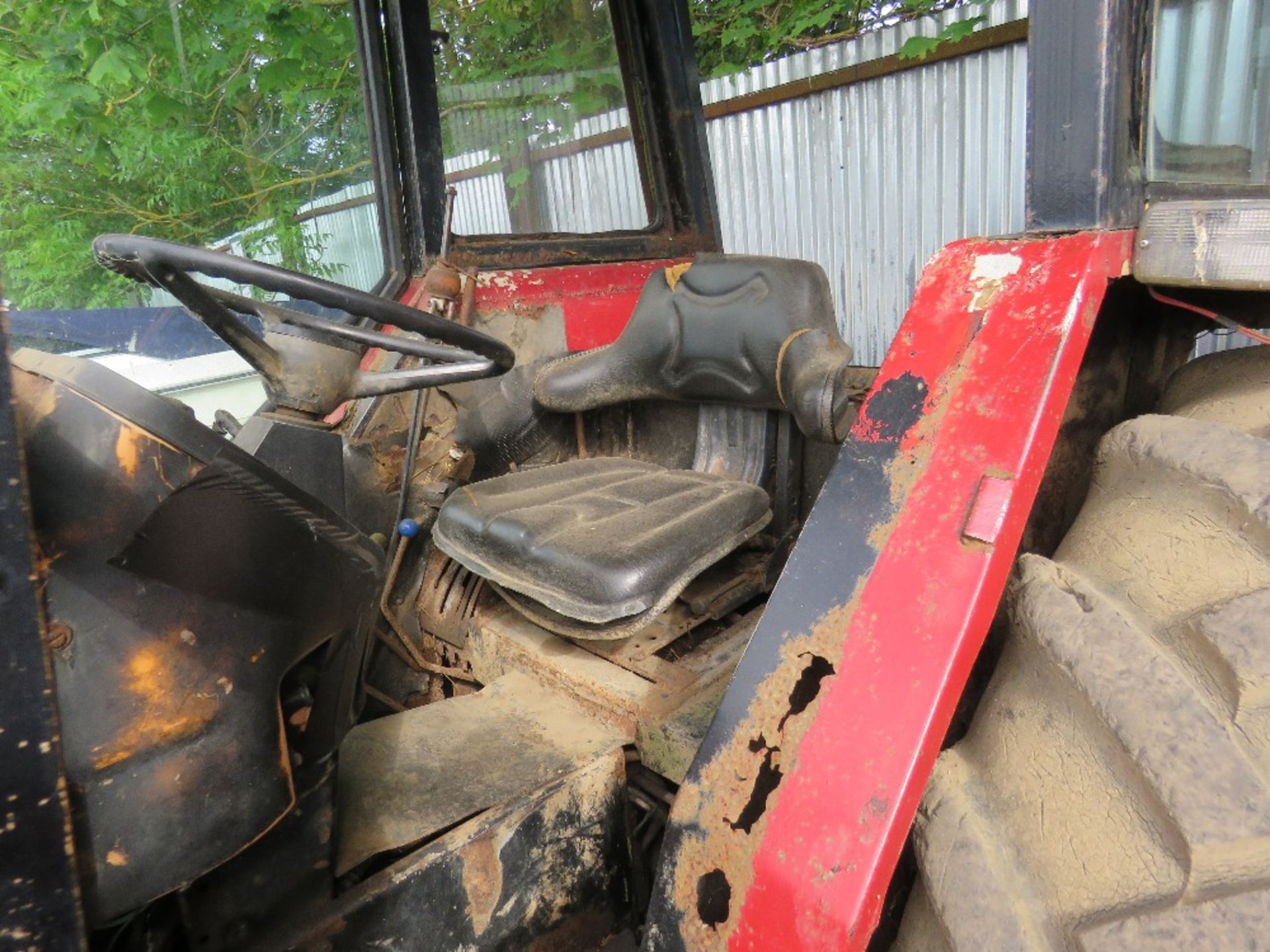 Case 885 4wd tractor c/w loader REG:F893 VRL LOG BOOK TO APPLY FOR WHEN TESTED WAS SEEN TO RUN, - Image 4 of 8