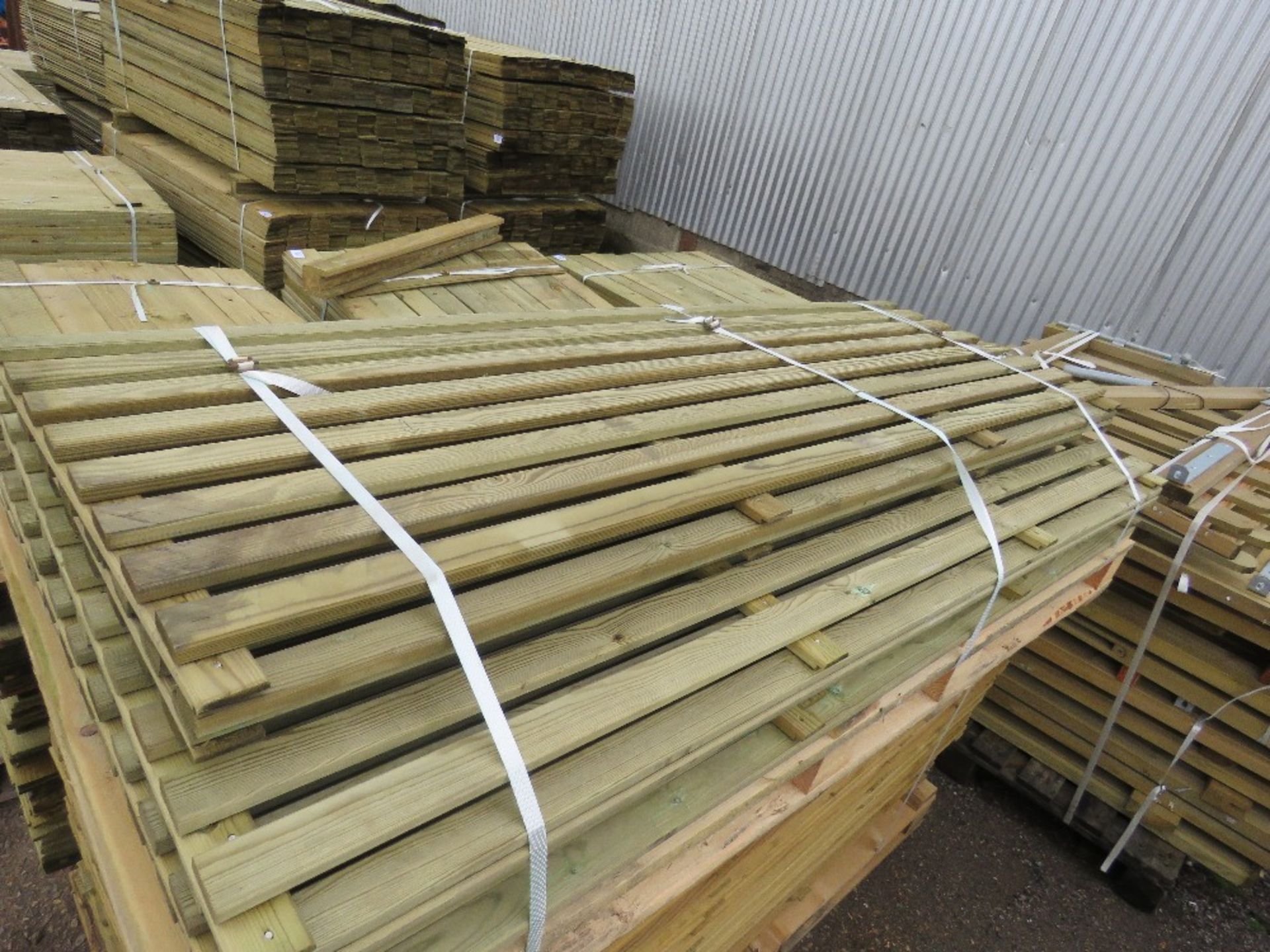 2 X PALLETS OF FENCING SCREEN PANELS, MAINLY 1.85M X 0.9METRE - Image 3 of 5