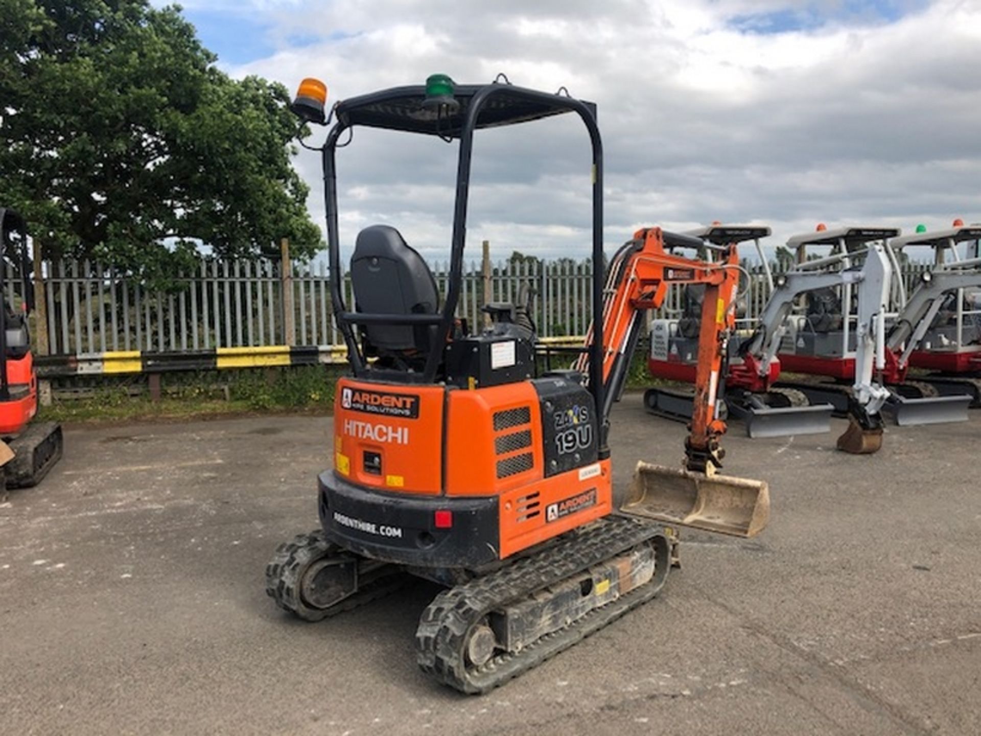 2017 HITACHI ZX19U-5A MINI DIGGER, PIPED, Q/H BLADE, OFFSET BOOM, RUBBER TRACKS, SN: - Image 3 of 11