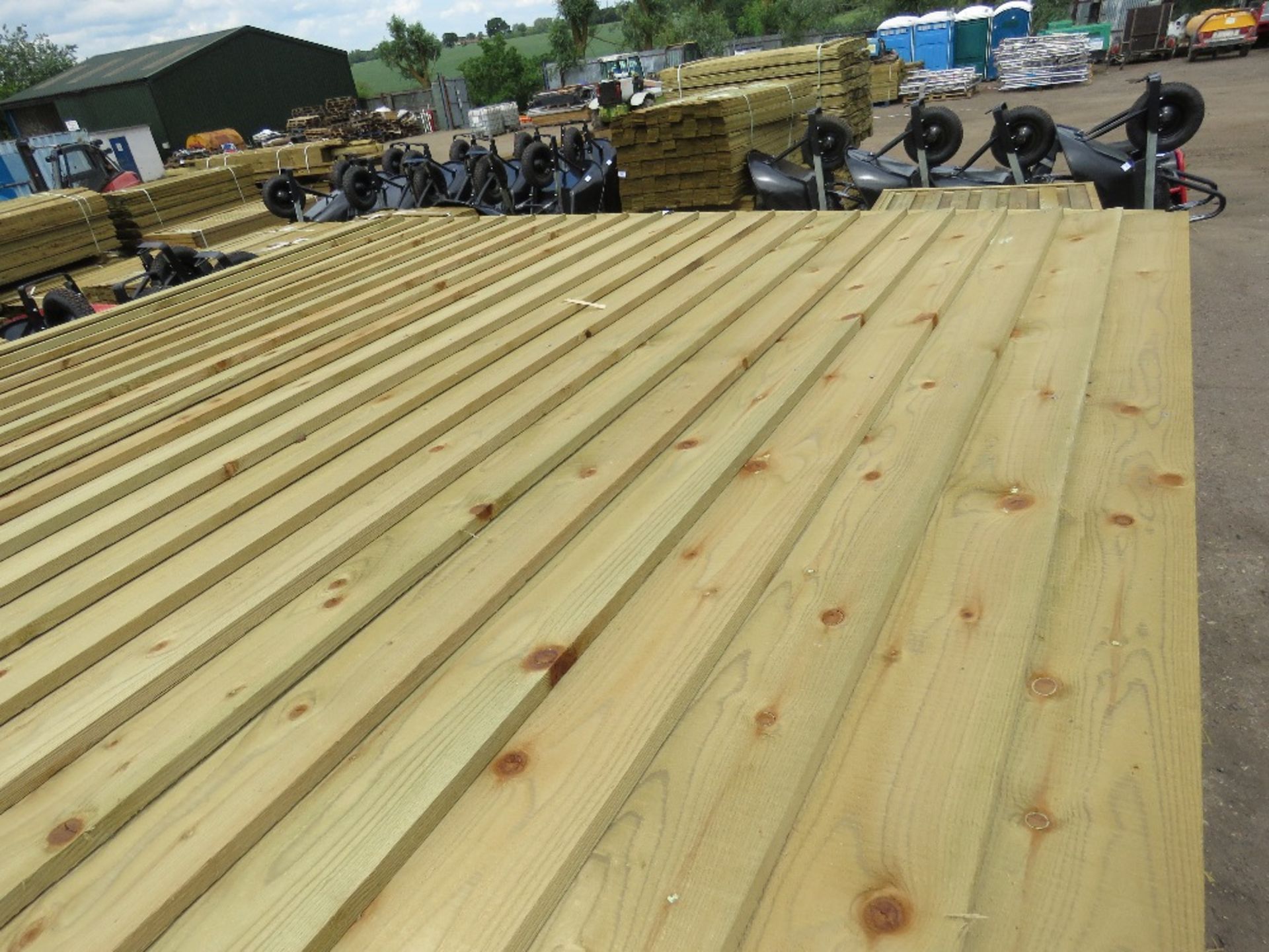 26 X FEATHER EDGE TIMBER FENCE PANELS 1.65M HEIGHT X 1.8M WIDTH - Image 3 of 4