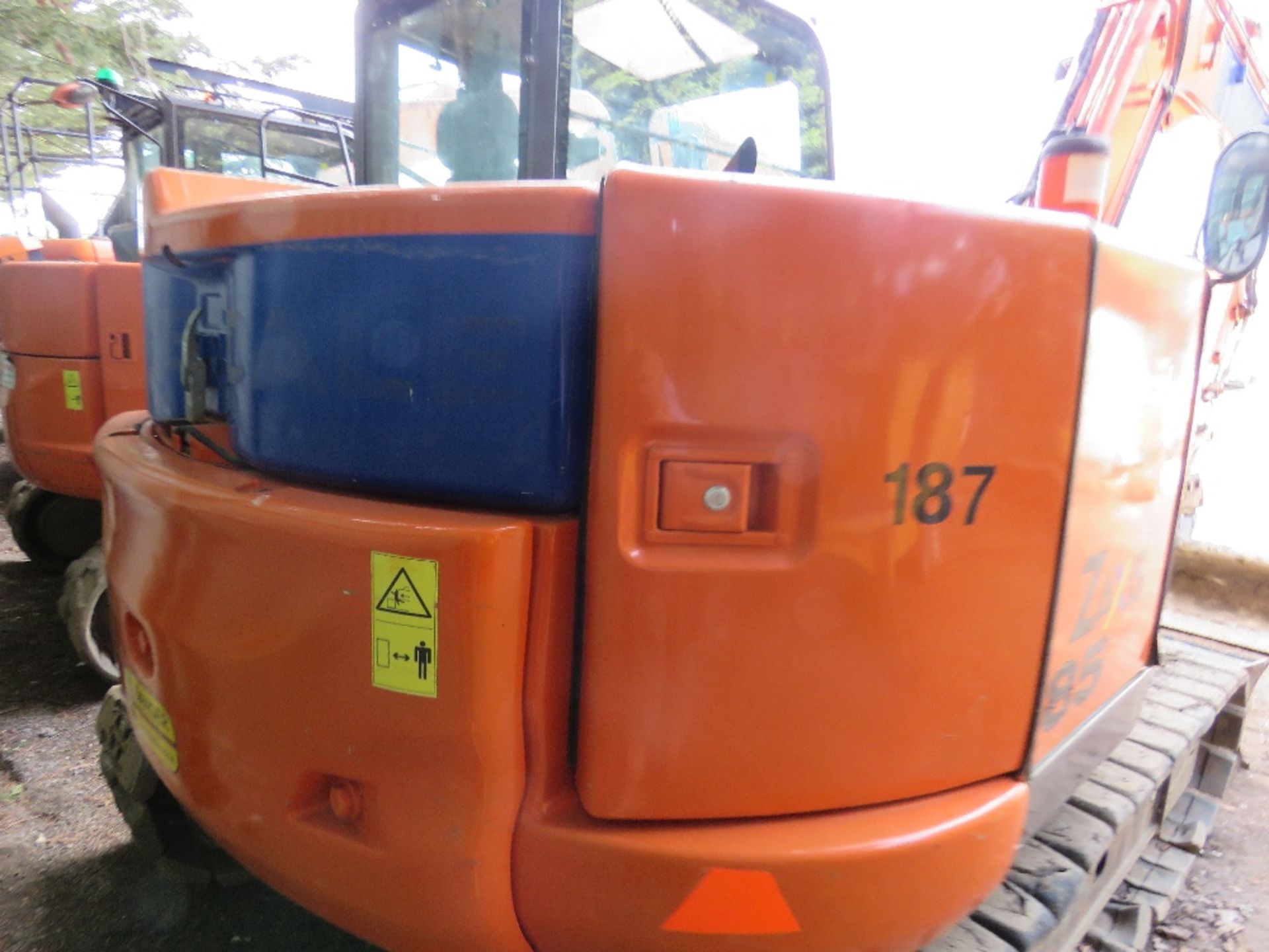 Hitachi ZX85-5 zero tail swing excavator c/w set of 5no. buckets, yr2014 5110 REC HRS SN: - Image 7 of 9