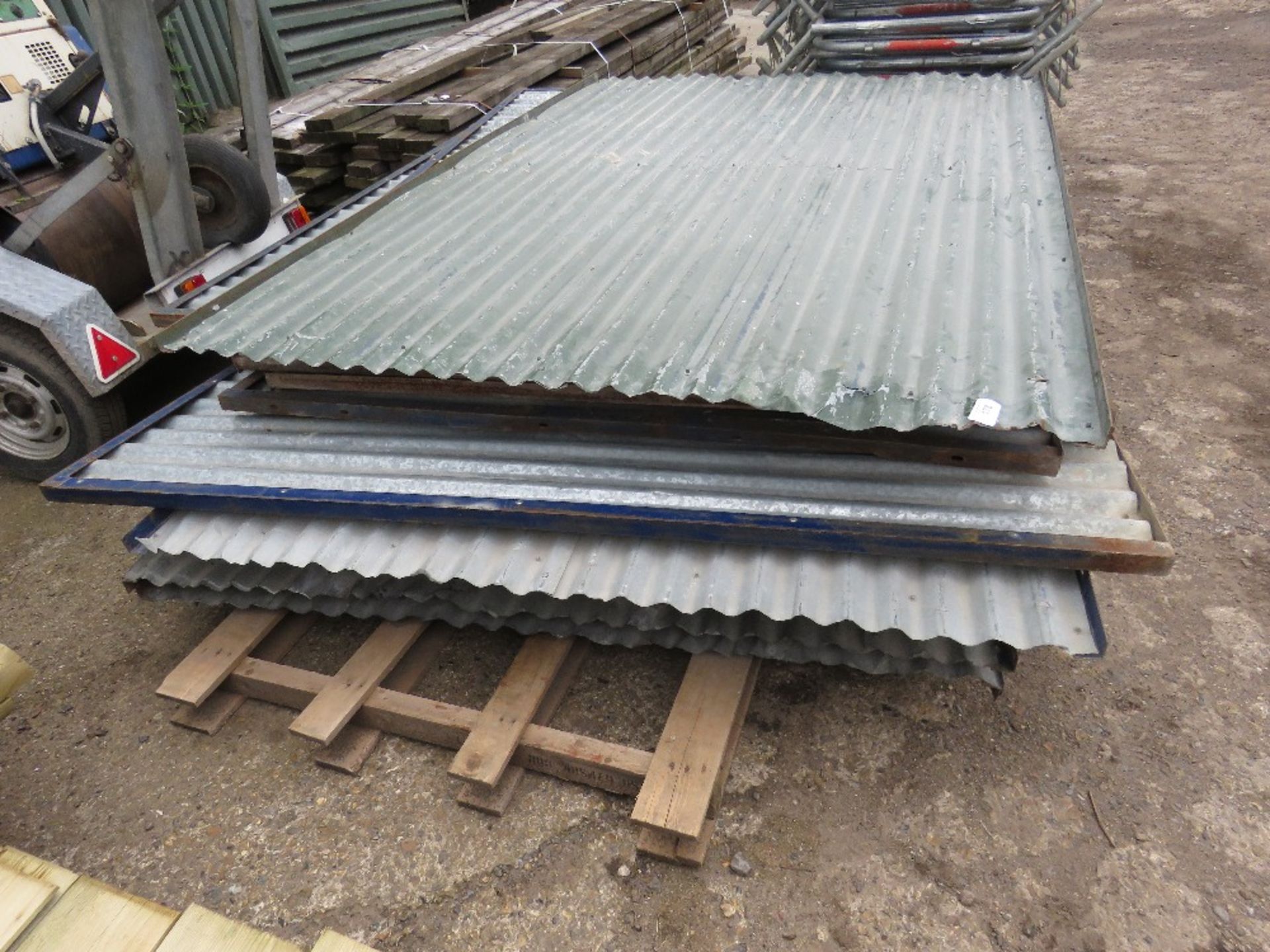 STEEL SECTIONAL SHED PARTS - Image 2 of 3