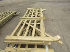 6 X ASSORTED SIZED WOODEN FIELD/DRIVEWAY GATES, AS SHOWN IN IMAGES