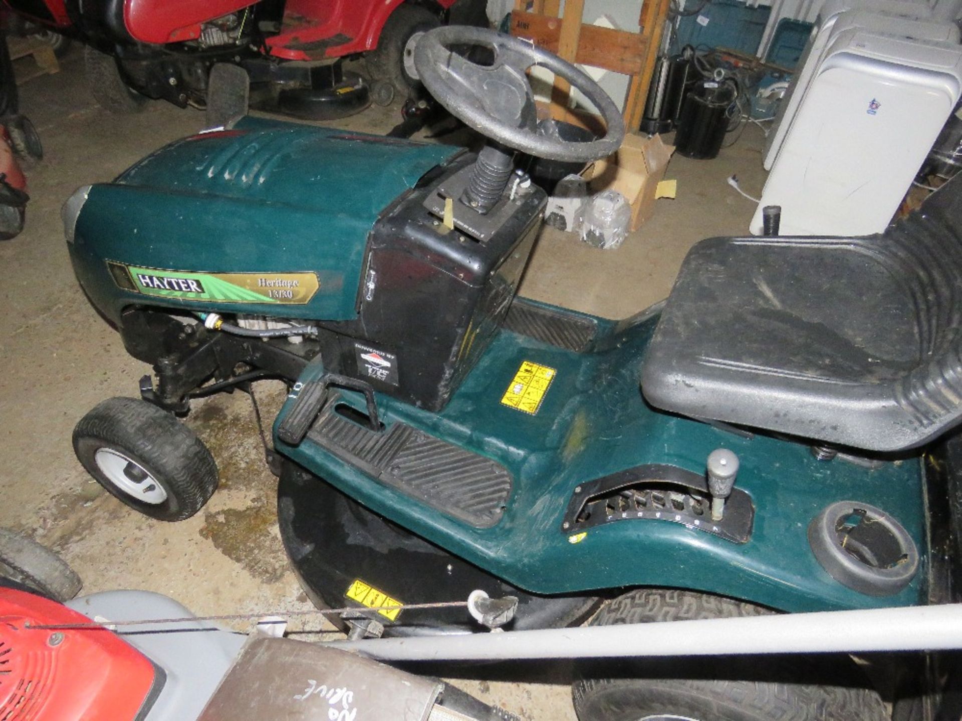 HAYTER HERITAGE RIDE ON MOWER. RUNS BUT NO DRIVE, MOWER TURNS. BATTERY LOW - Image 2 of 4