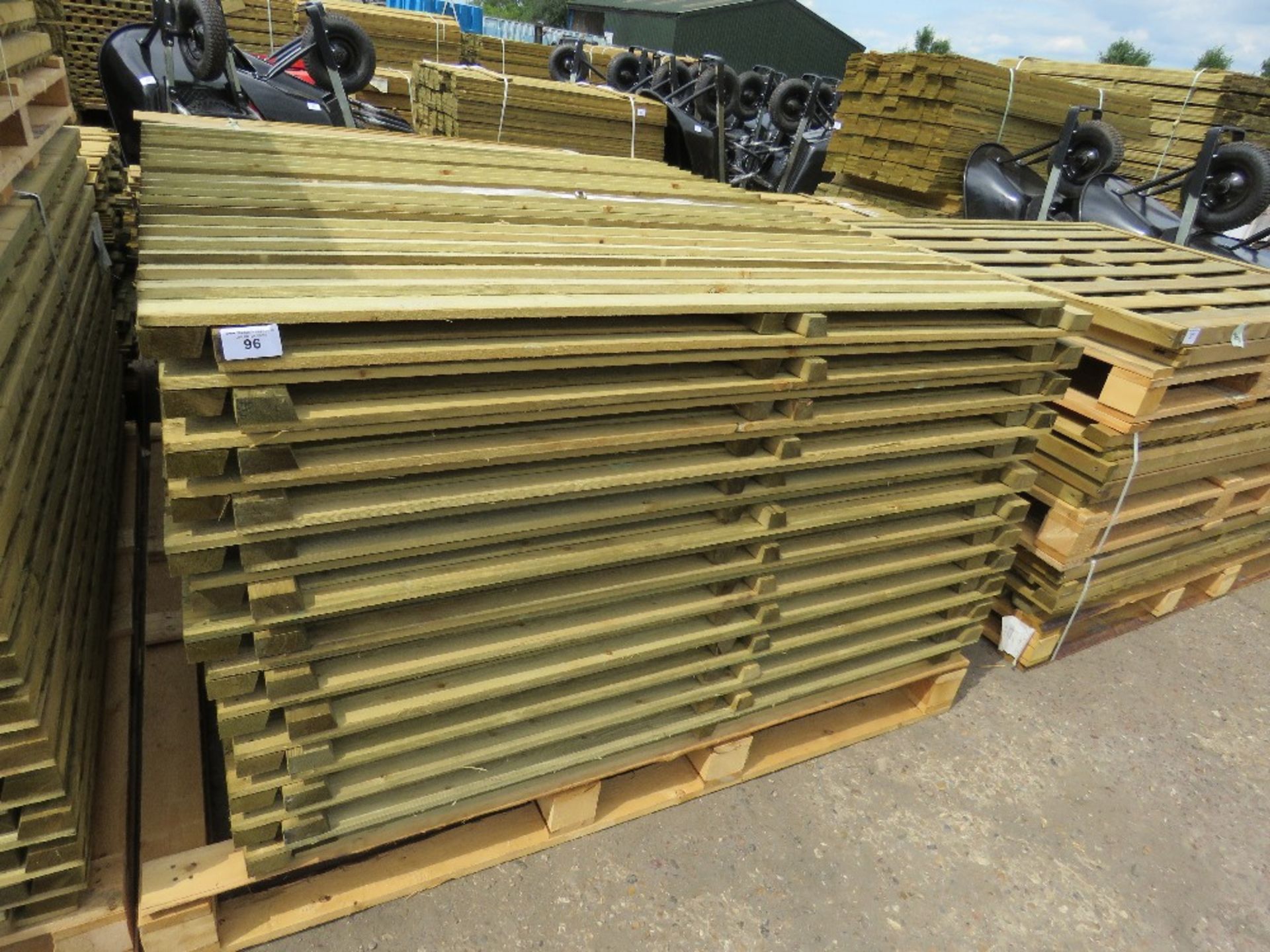 26 X FEATHER EDGE TIMBER FENCE PANELS 1.65M HEIGHT X 1.8M WIDTH