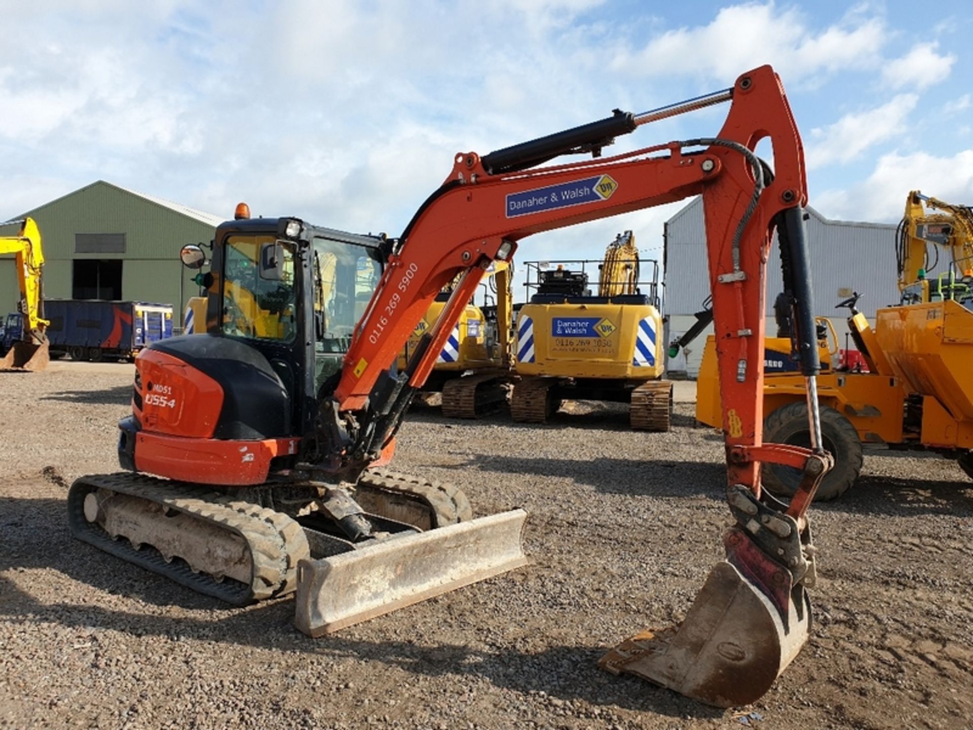 2016 KUBOTA U55-4 MINI DIGGER, PIPED, Q/H BLADE, OFFSET BOOM, RUBBER TRACKS, RED KEY, 2 BUCKETS, - Image 2 of 10