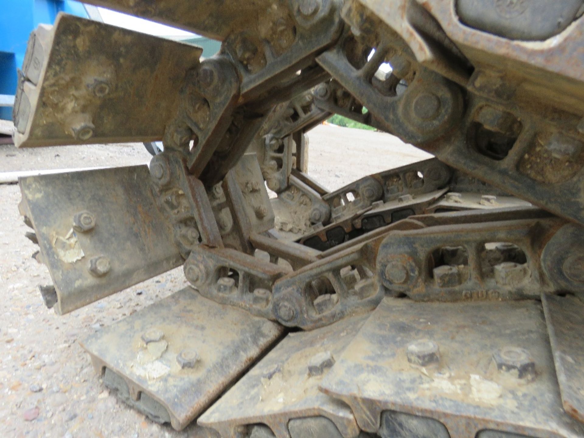 PAIR OF HITACHI ZX85 STEEL TRACKS C/W BLOCK PADS...REMOVED TO REPLACE WITH RUBBER TRACKS - Image 3 of 4